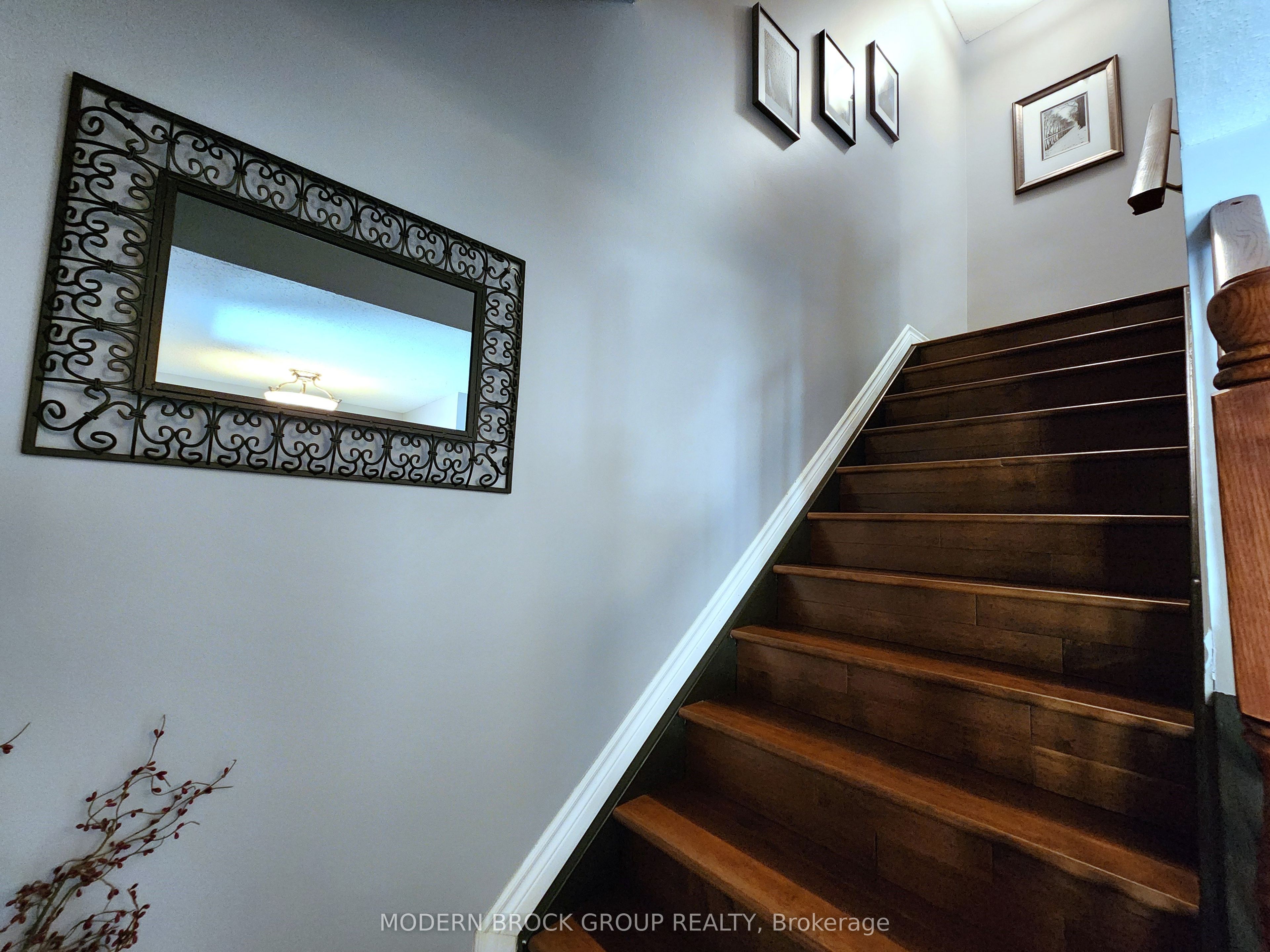 408 Pearl Street W Property Photo 25