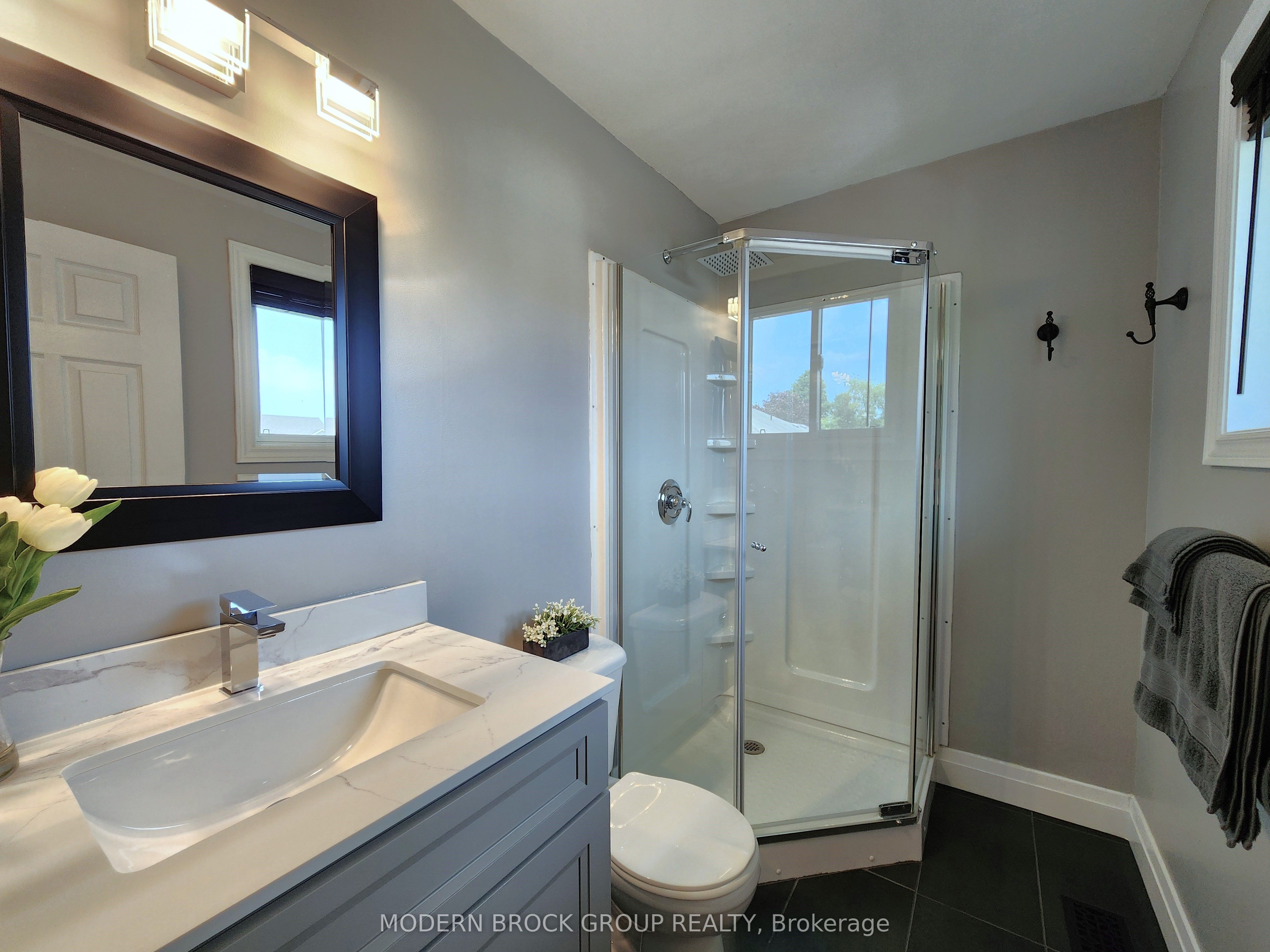 408 Pearl Street W Property Photo 29