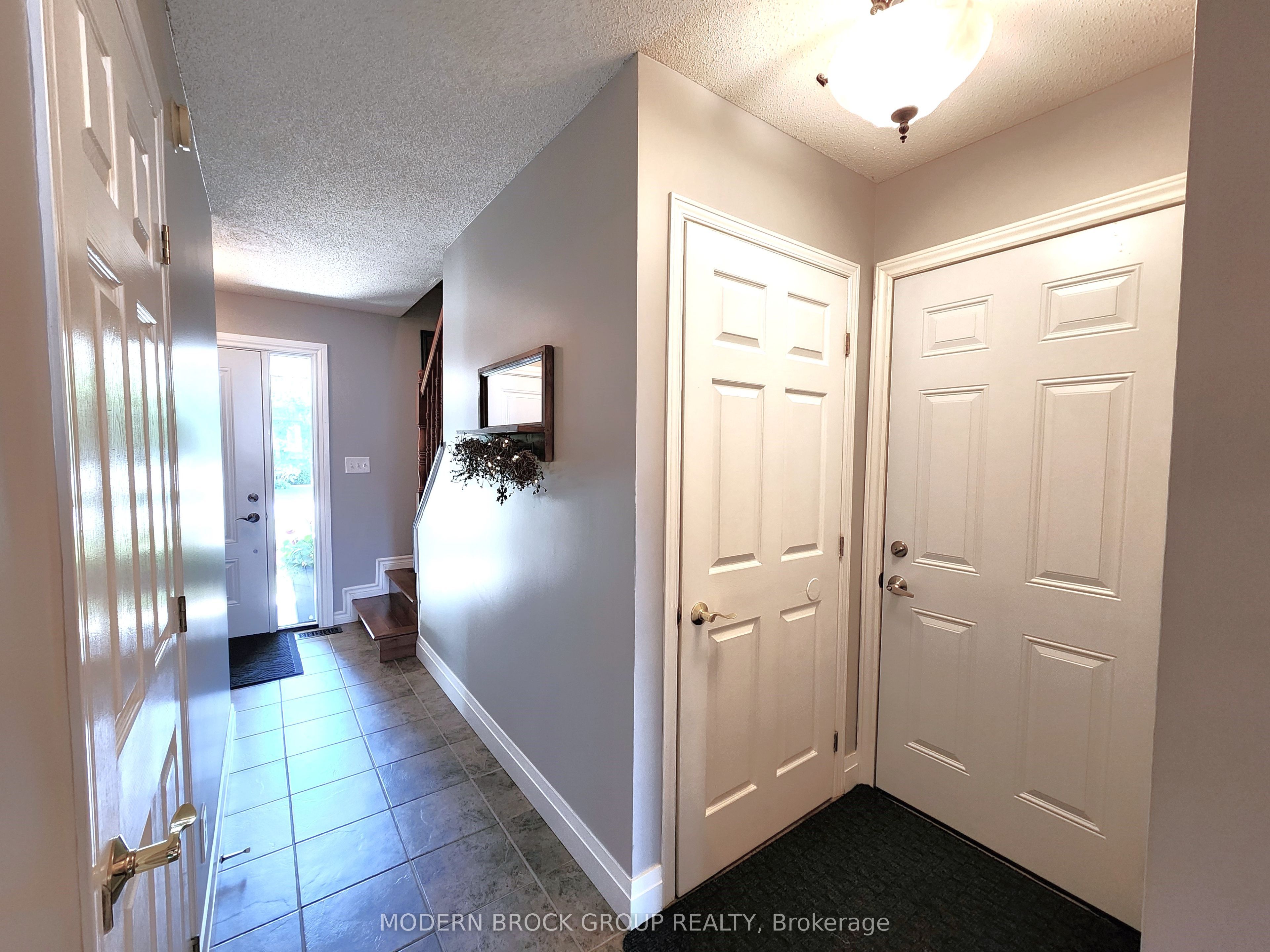 408 Pearl Street W Property Photo 36