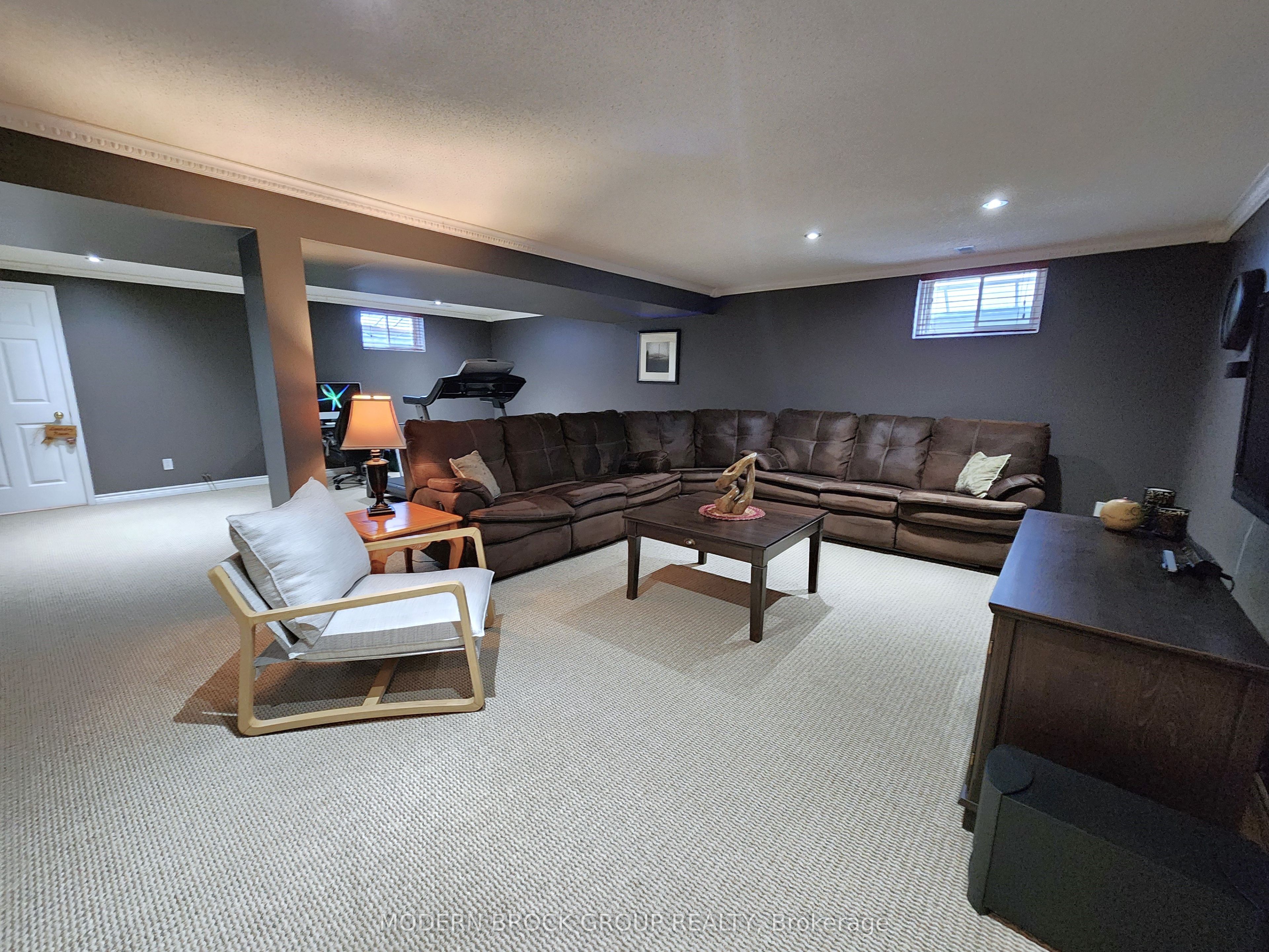 408 Pearl Street W Property Photo 37