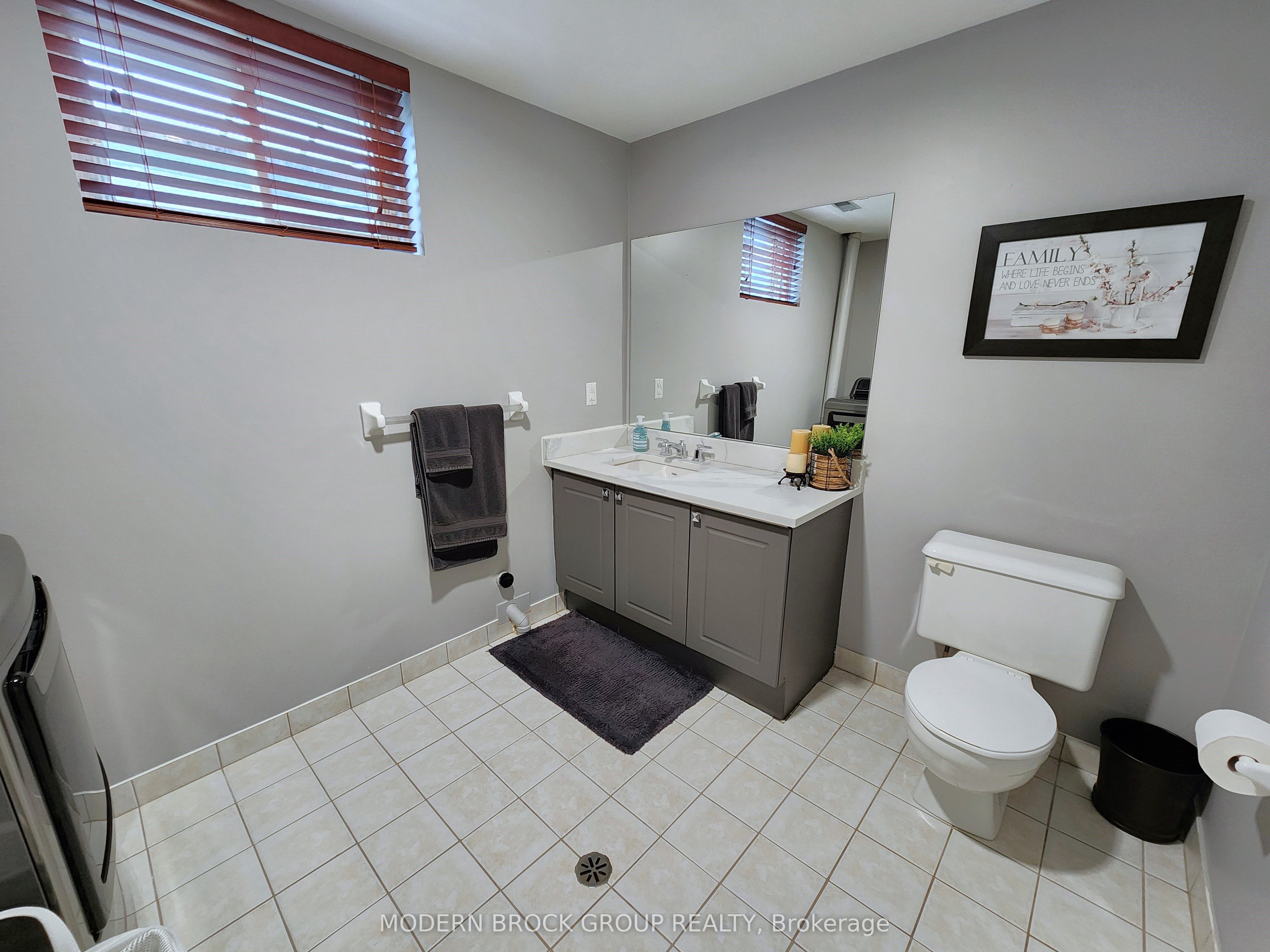 408 Pearl Street W Property Photo 43