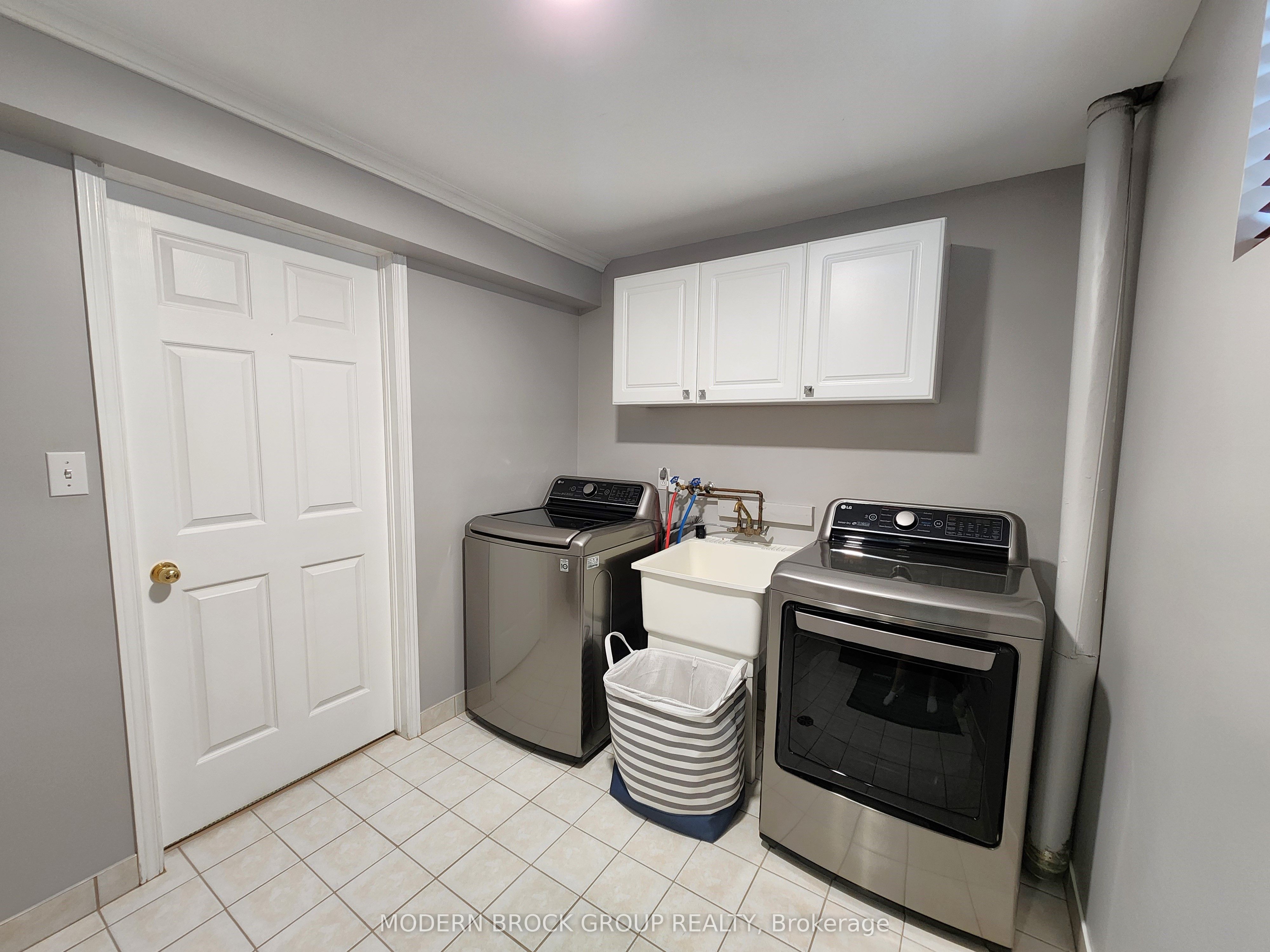 408 Pearl Street W Property Photo 44