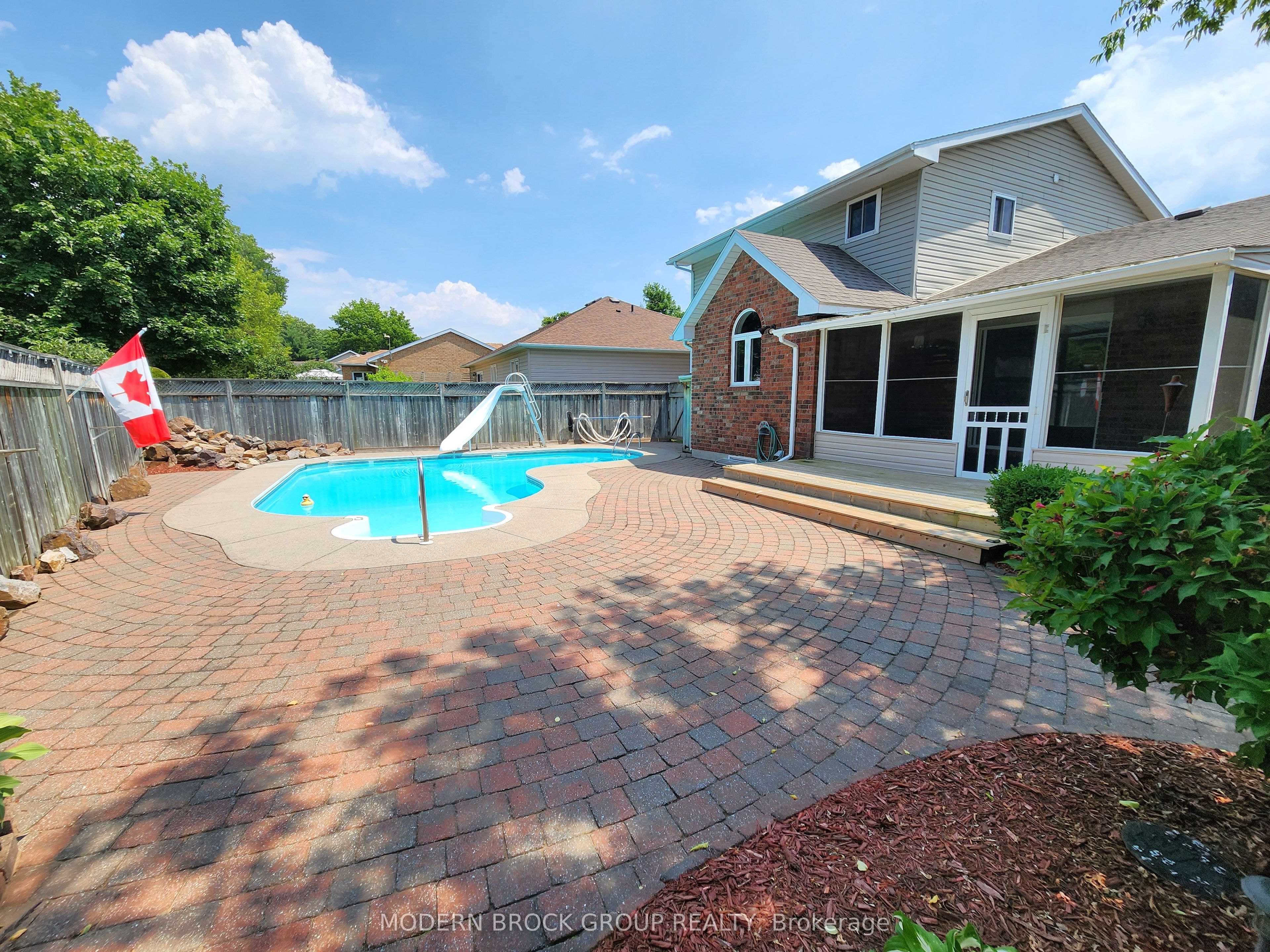 408 Pearl Street W Property Photo 47