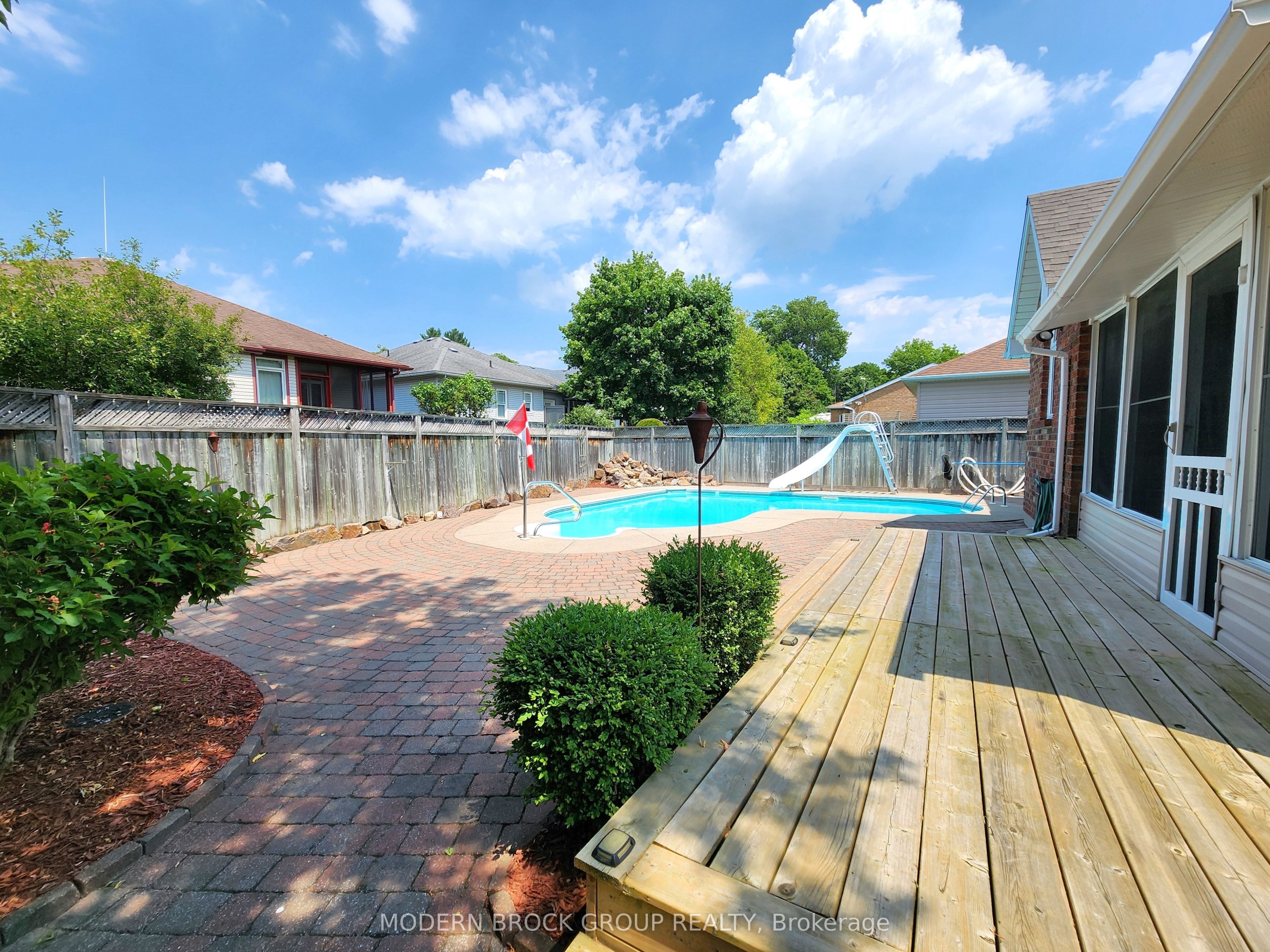 408 Pearl Street W Property Photo 48