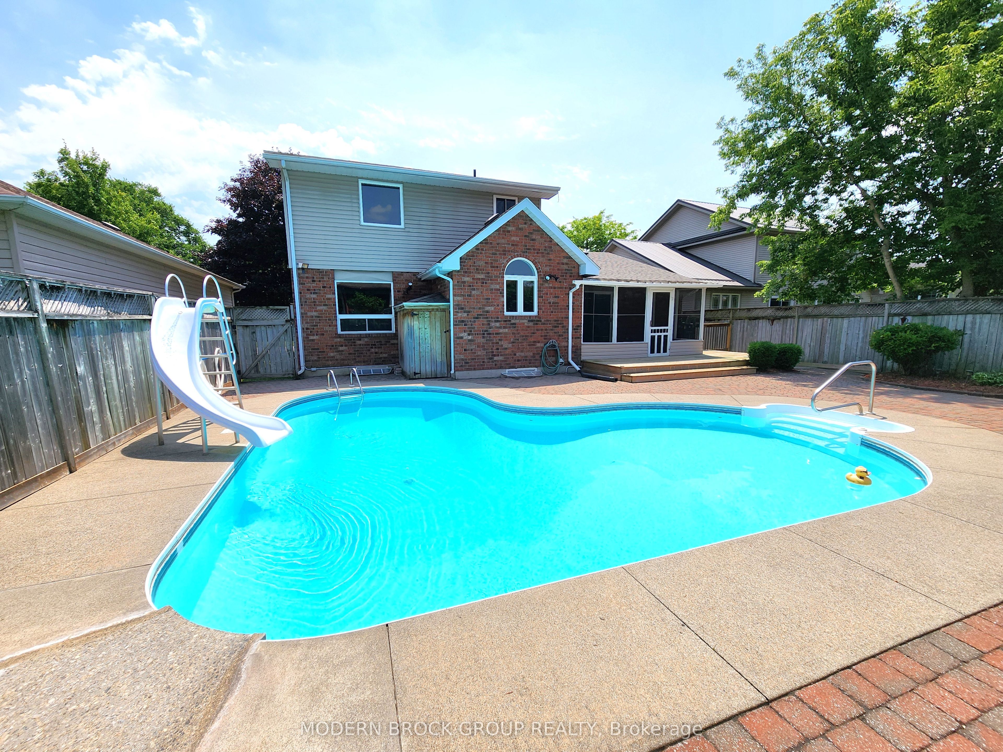 408 Pearl Street W Property Photo 50