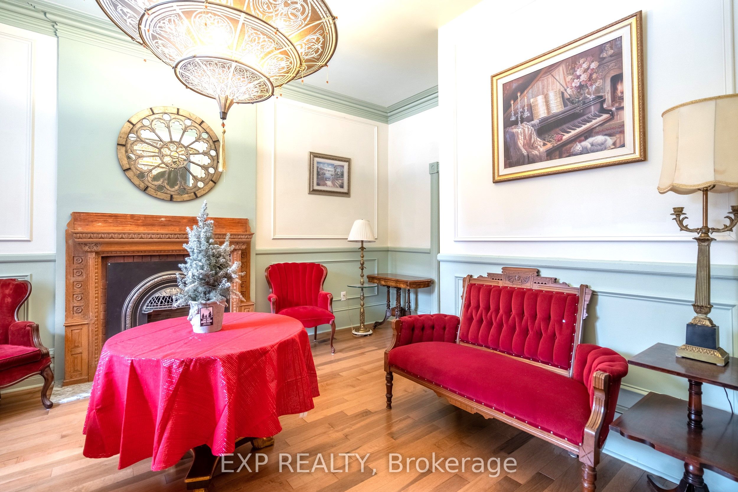 431 Gilmour Street Property Photo 5