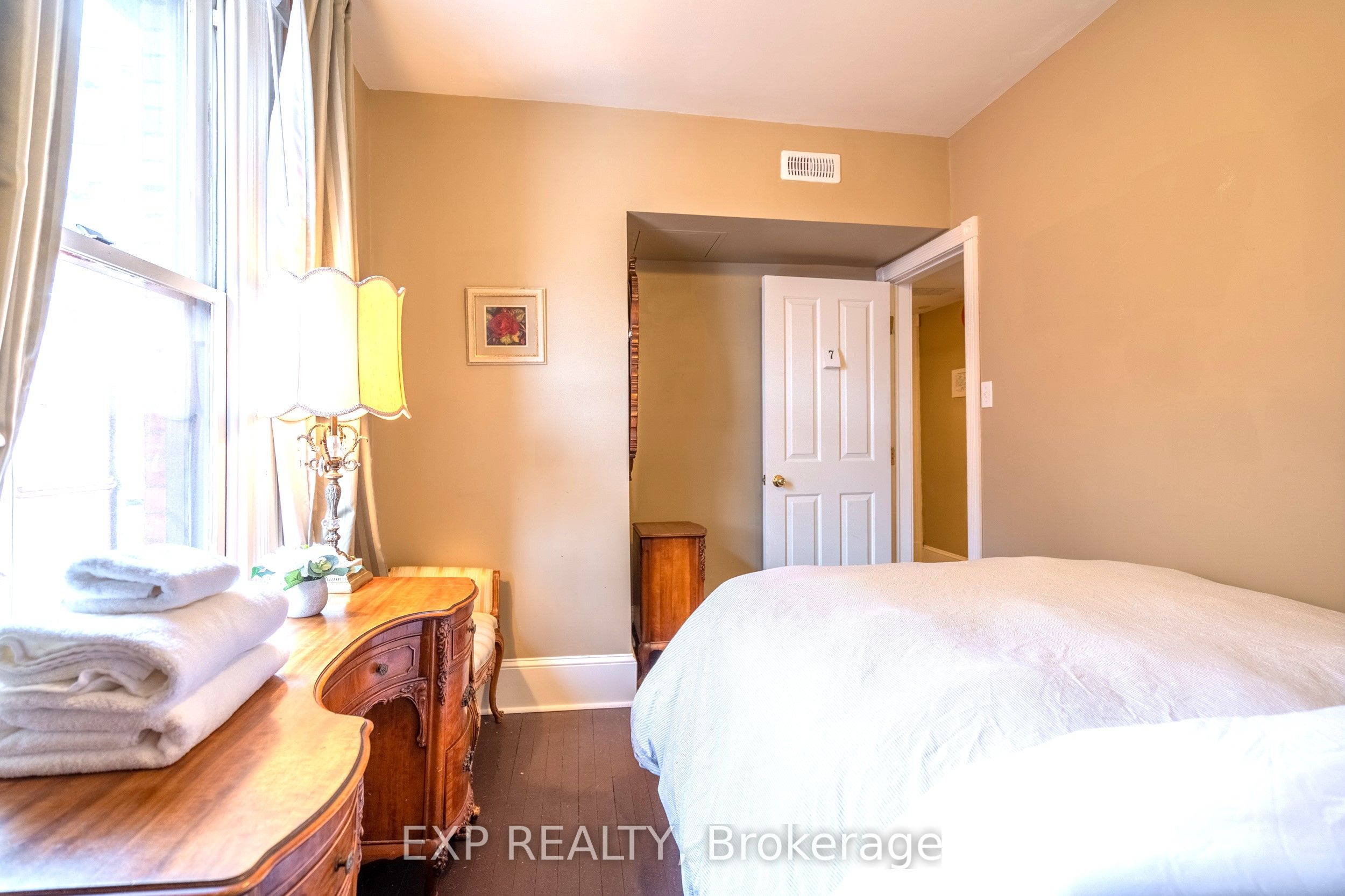 431 Gilmour Street Property Photo 22