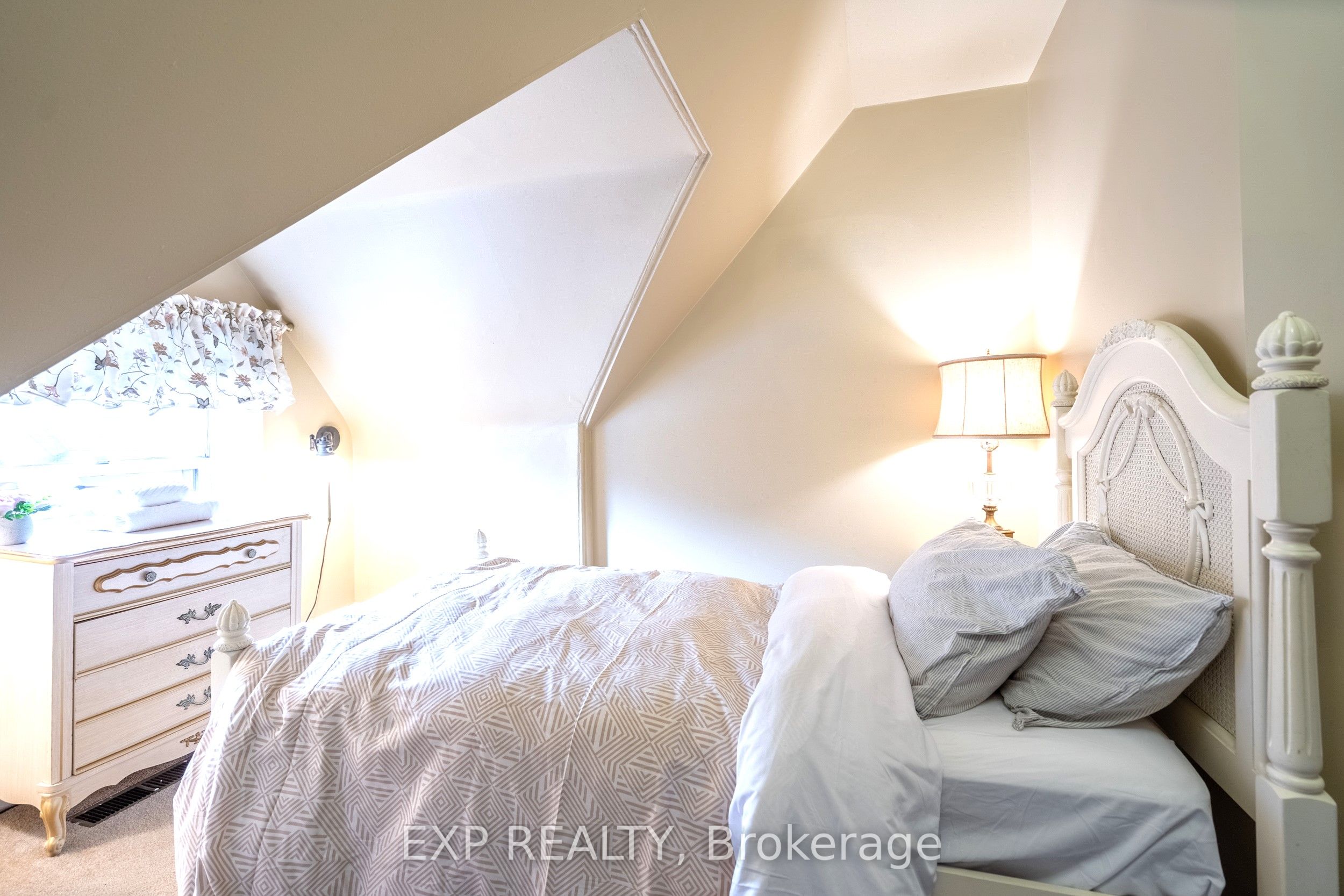 431 Gilmour Street Property Photo 37