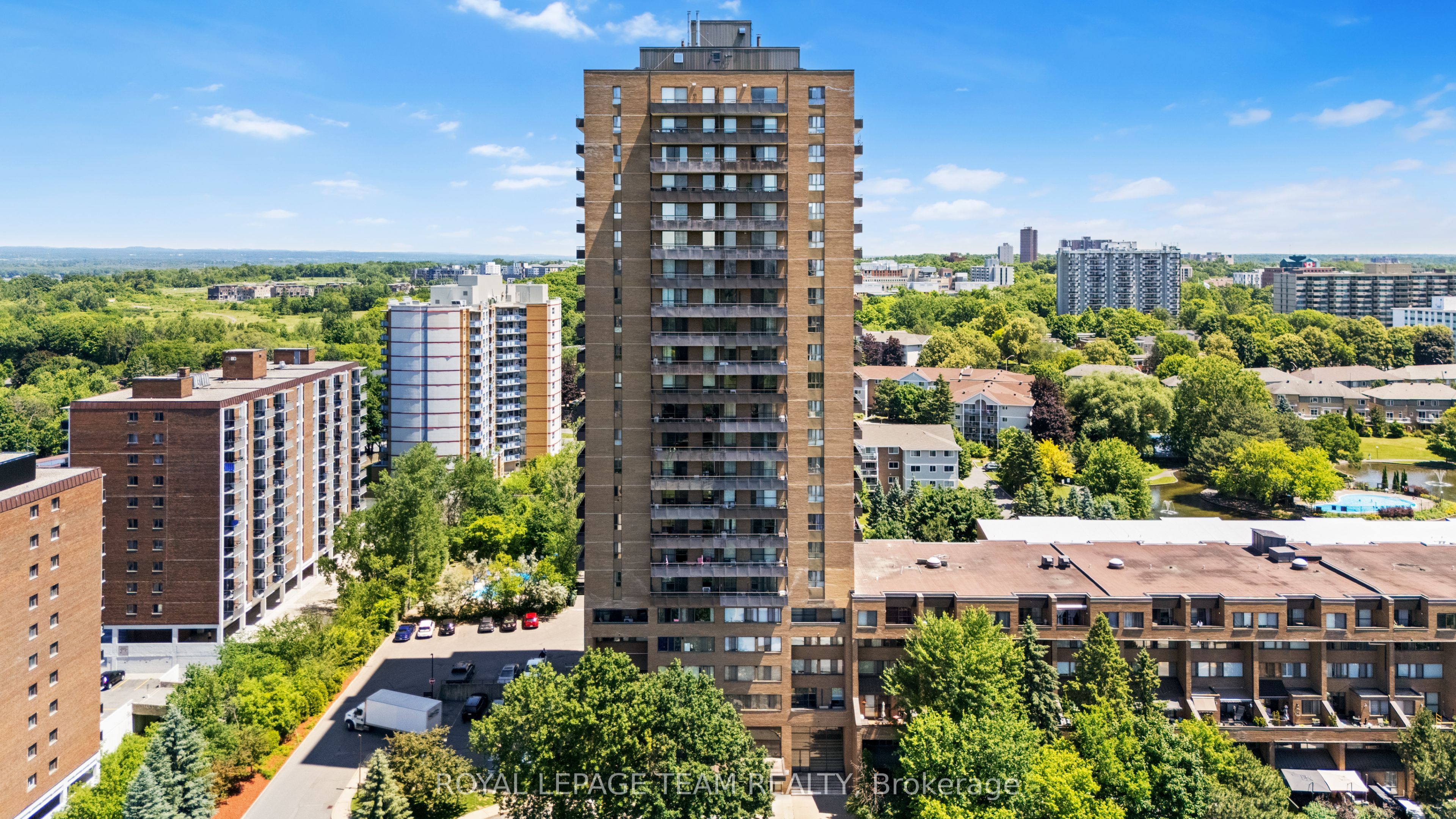 #2406 - 505 St. Laurent Boulevard