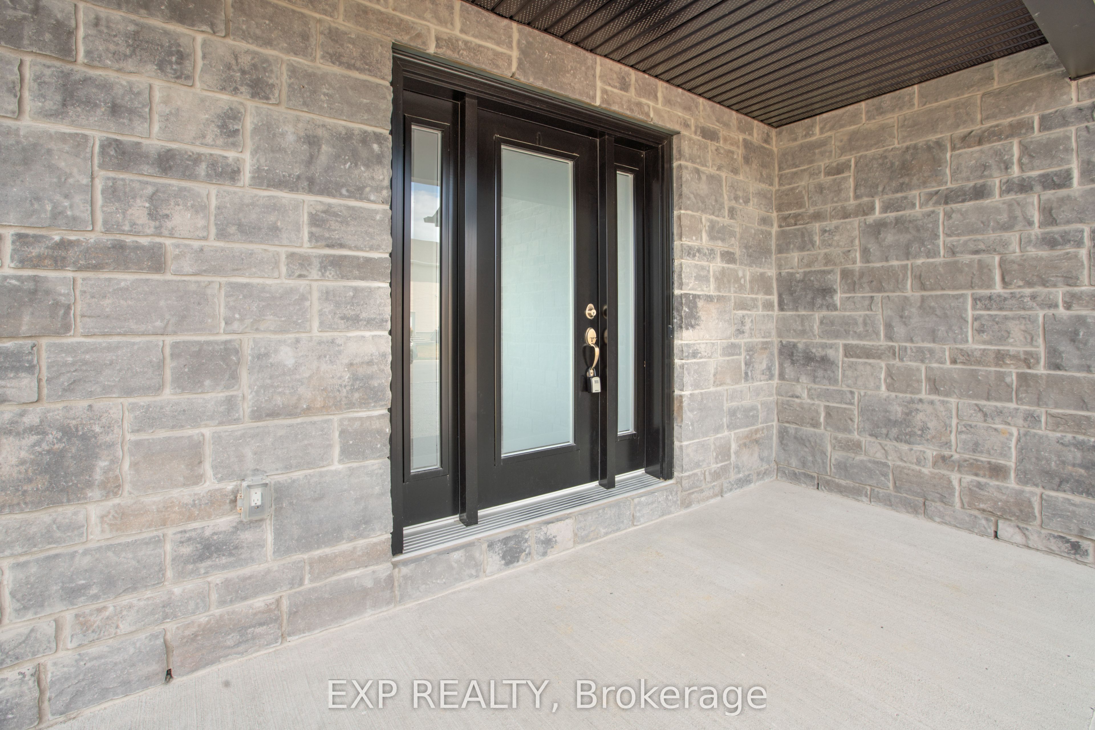 940 Katia Street Property Photo 5