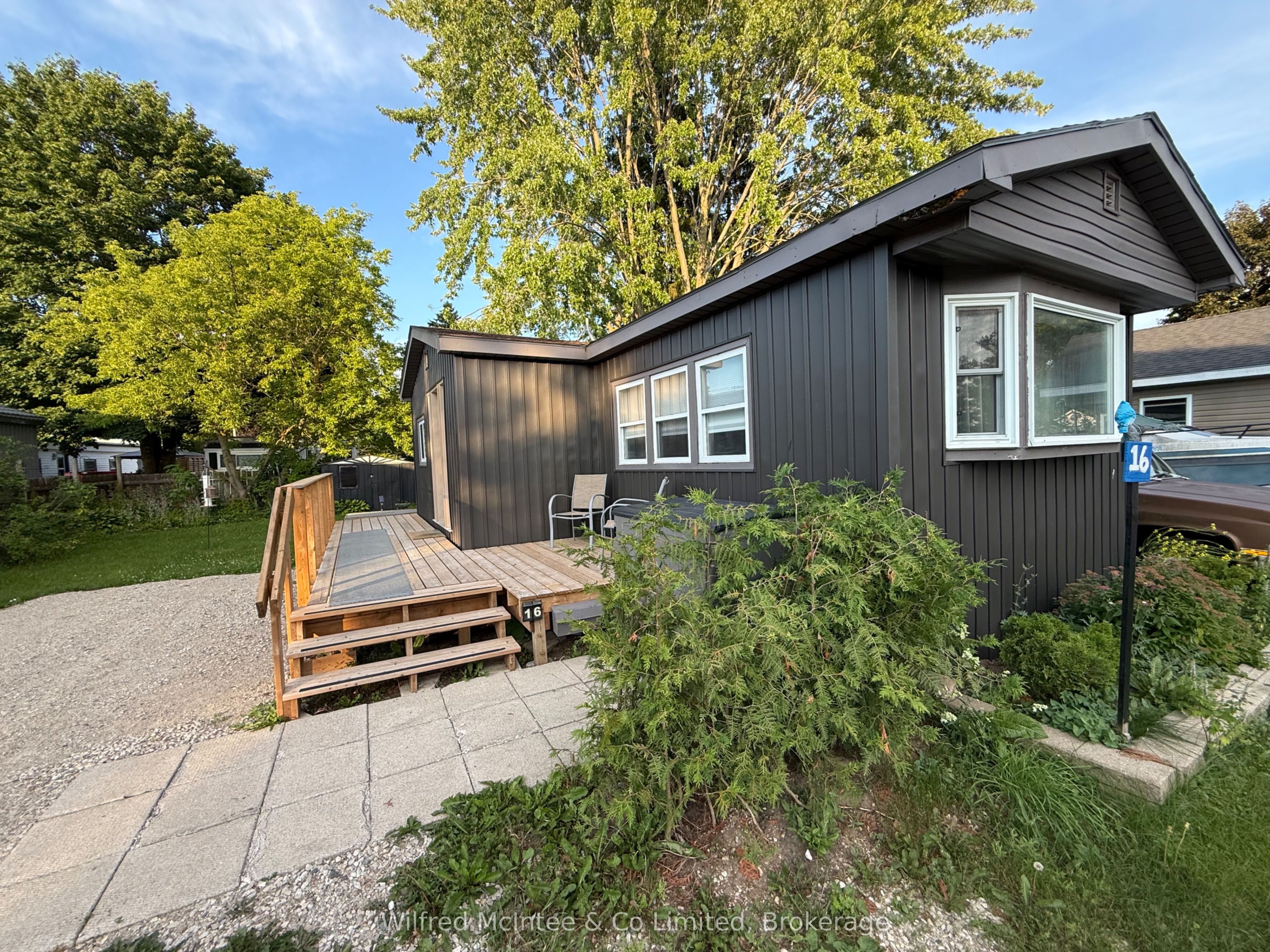 16 Bluejay Ct Property Photo 1