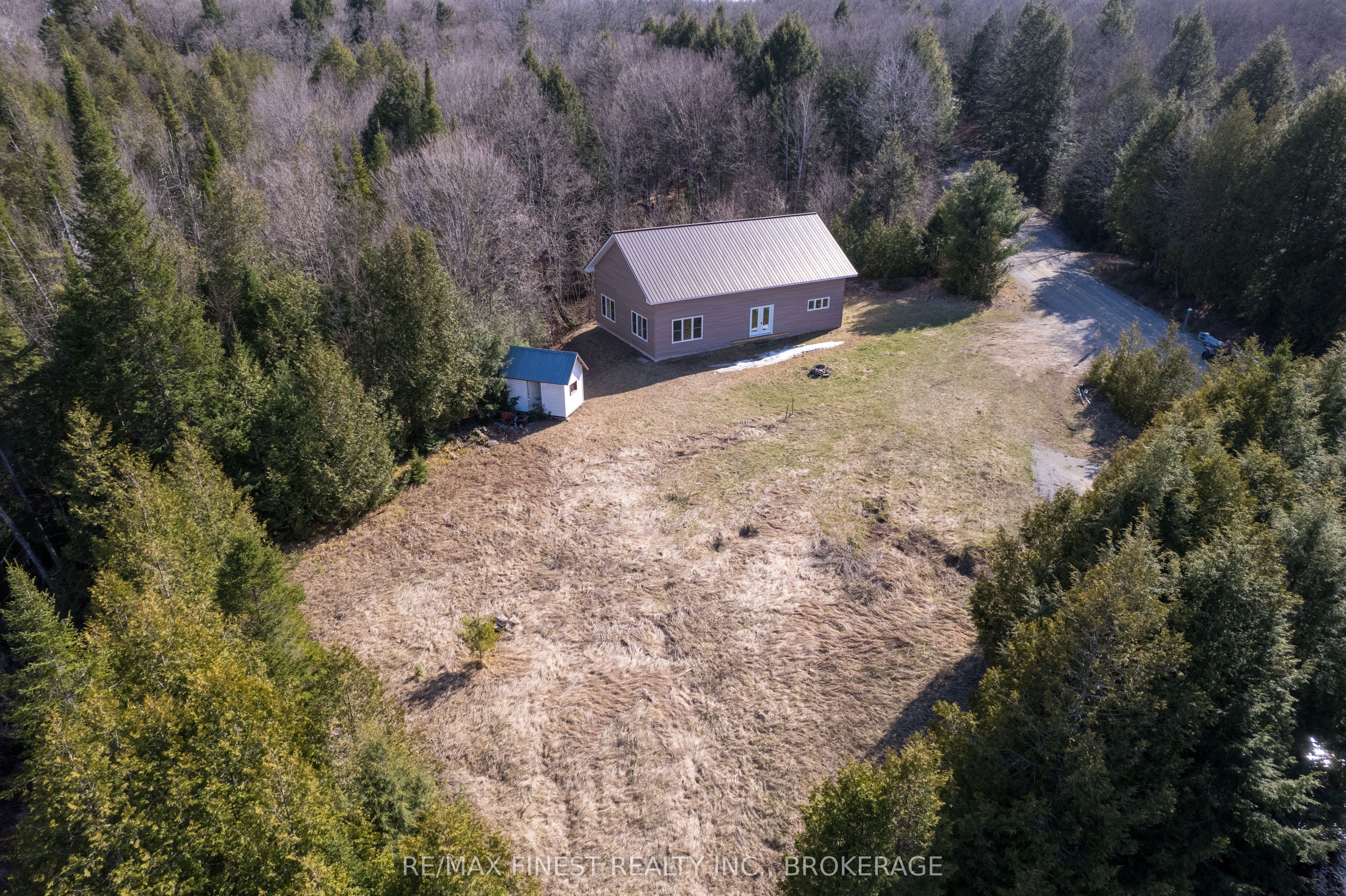 1975 North Road Property Photo 4
