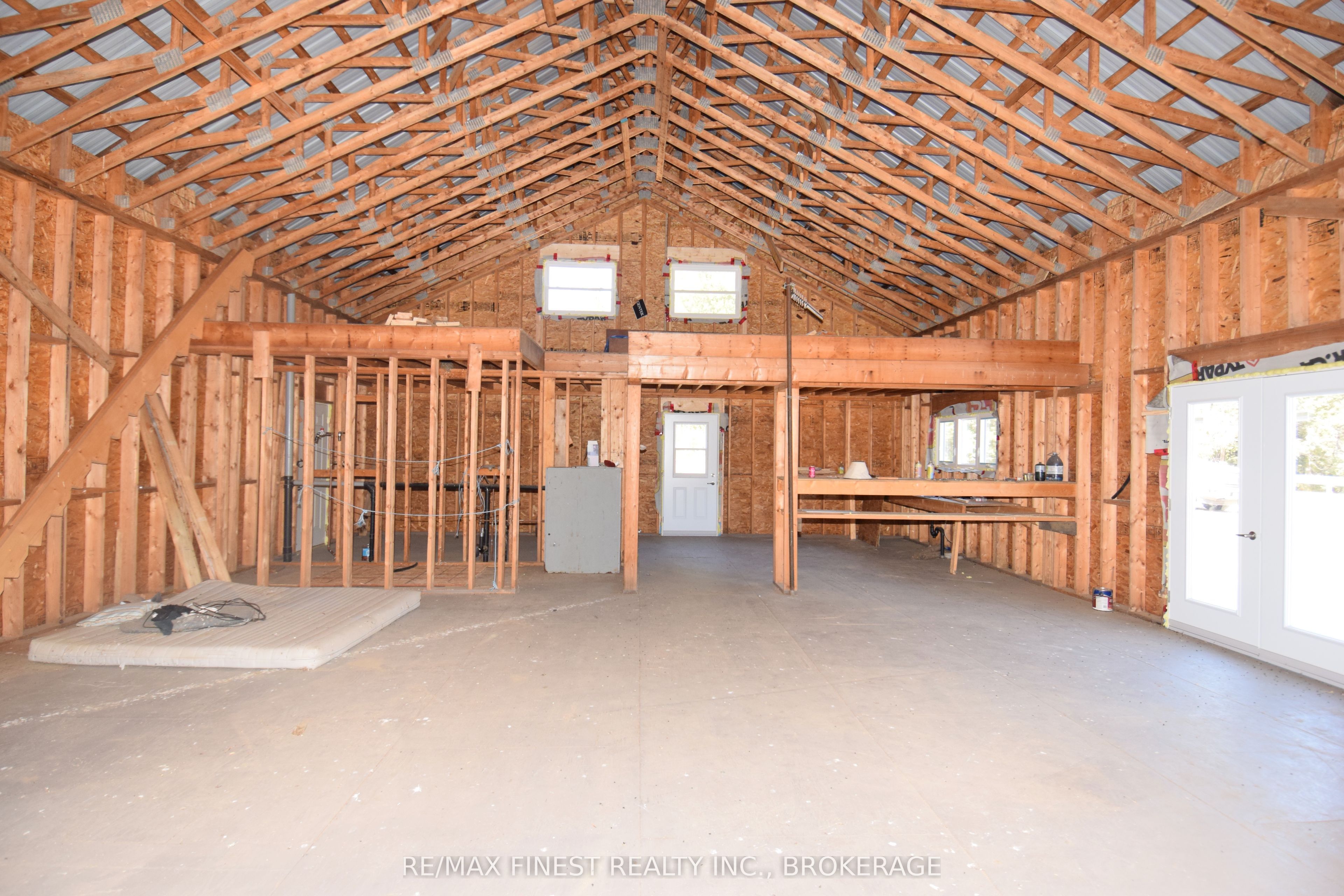1975 North Road Property Photo 8