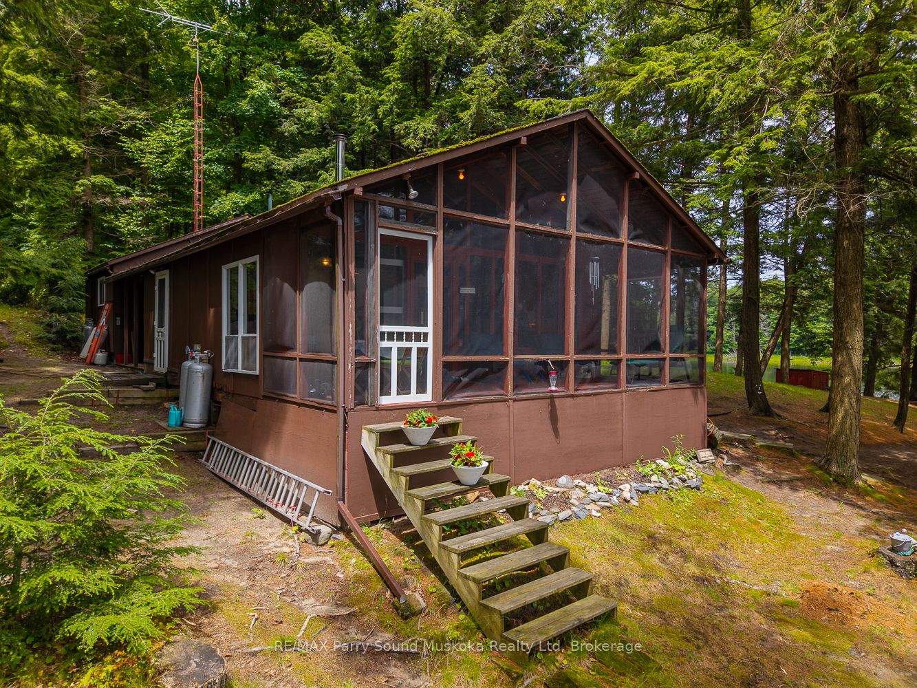 14 B717 Island Property Photo 1