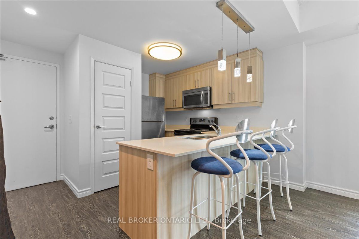 158 King Street N 1105 Property Photo 3