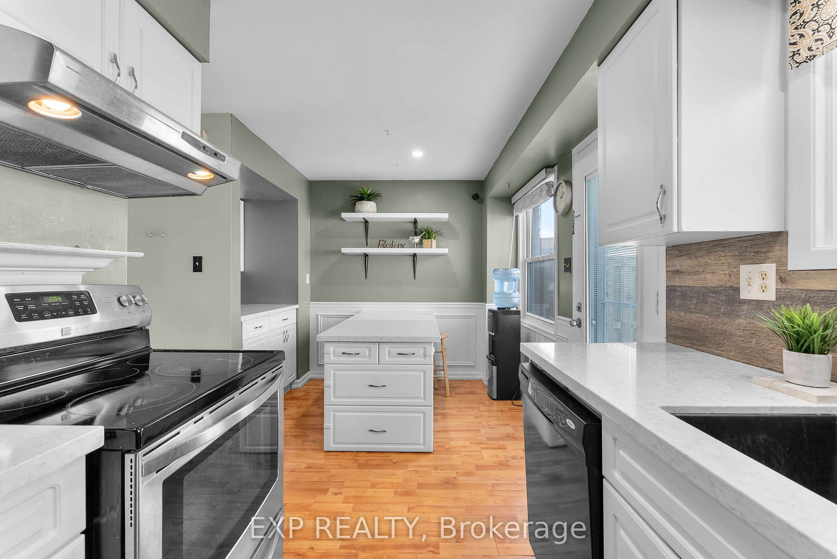25 Linfield Drive 28 Property Photo 3