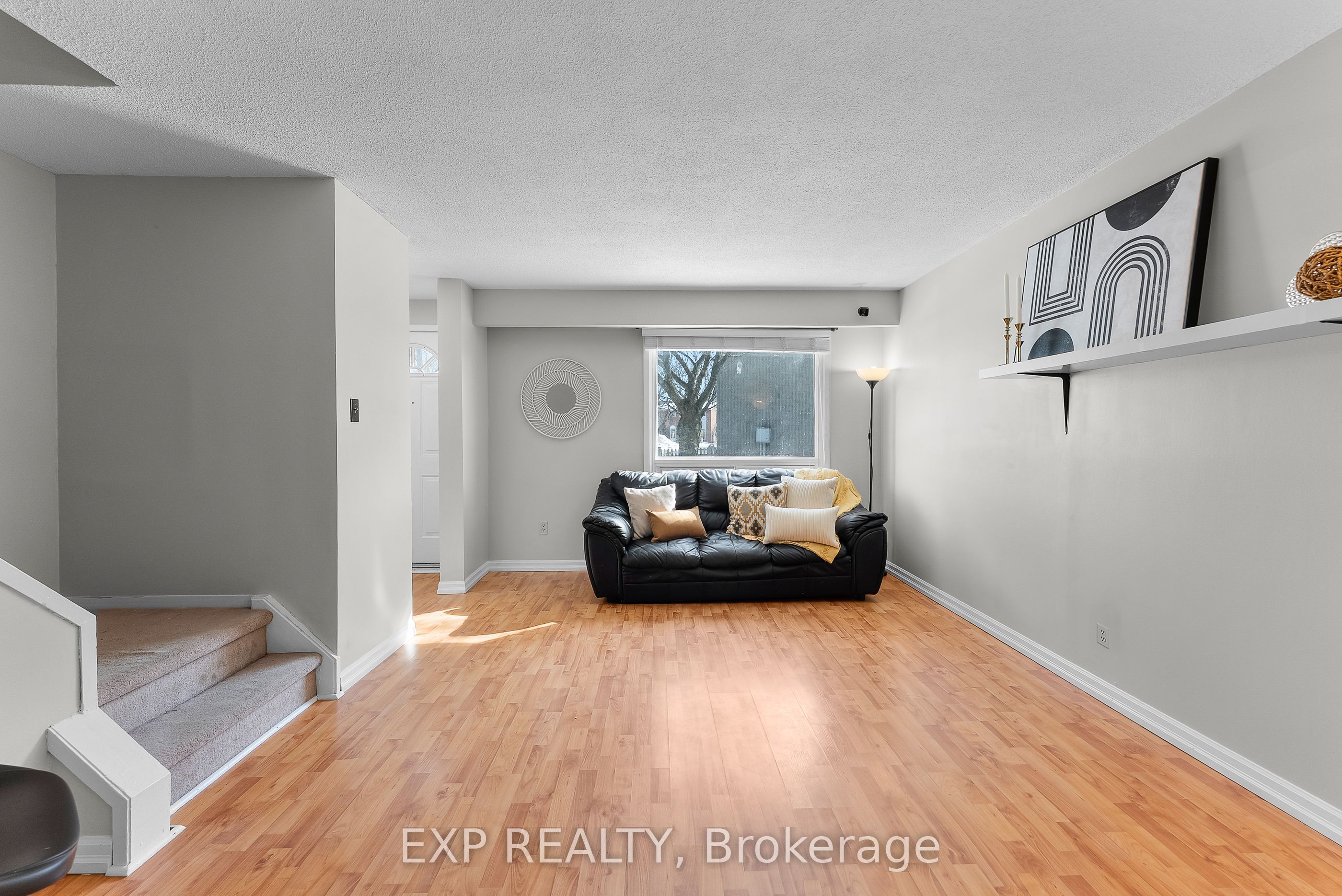 25 Linfield Drive 28 Property Photo 9