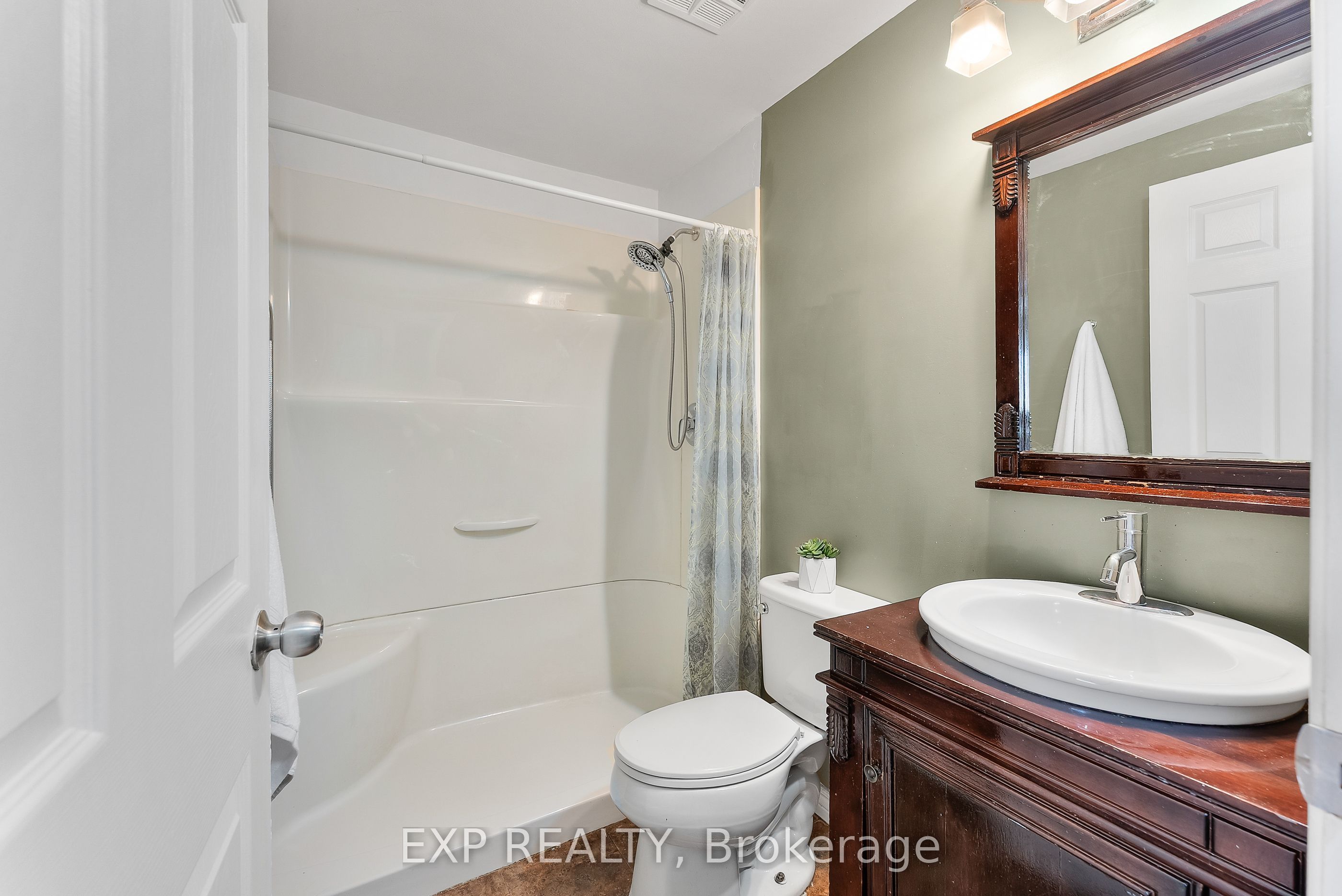 25 Linfield Drive 28 Property Photo 13