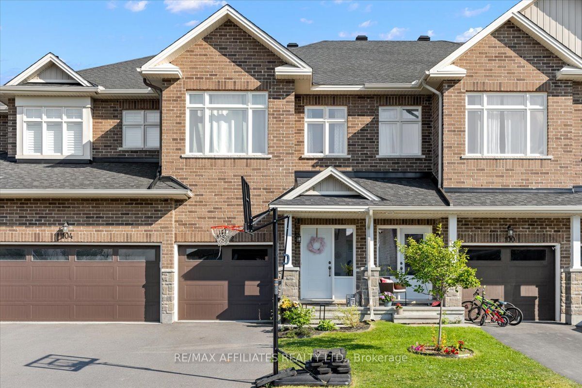 102 Hurdis Way Property Photo 1