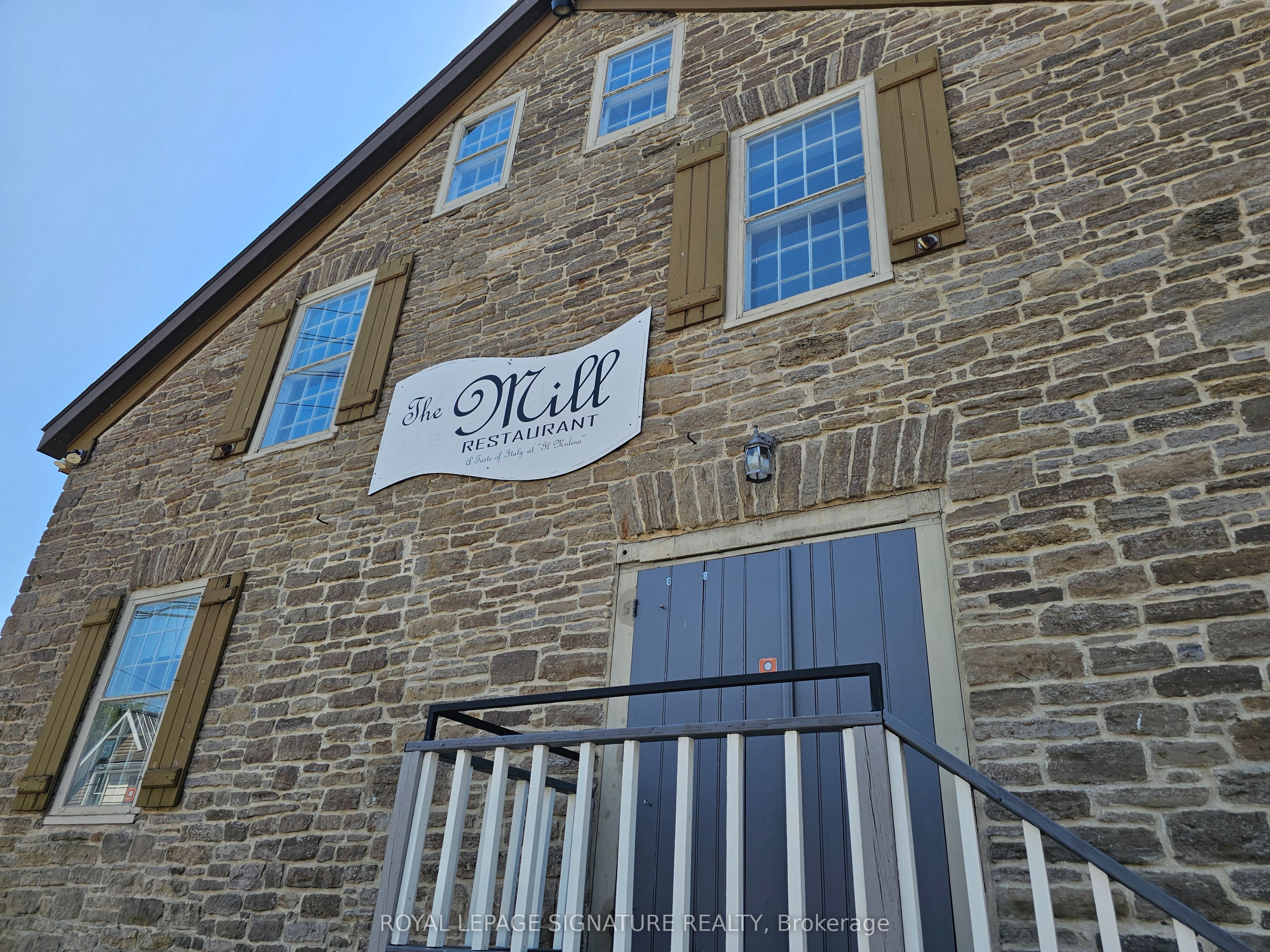 123 Water Street W Property Photo 1