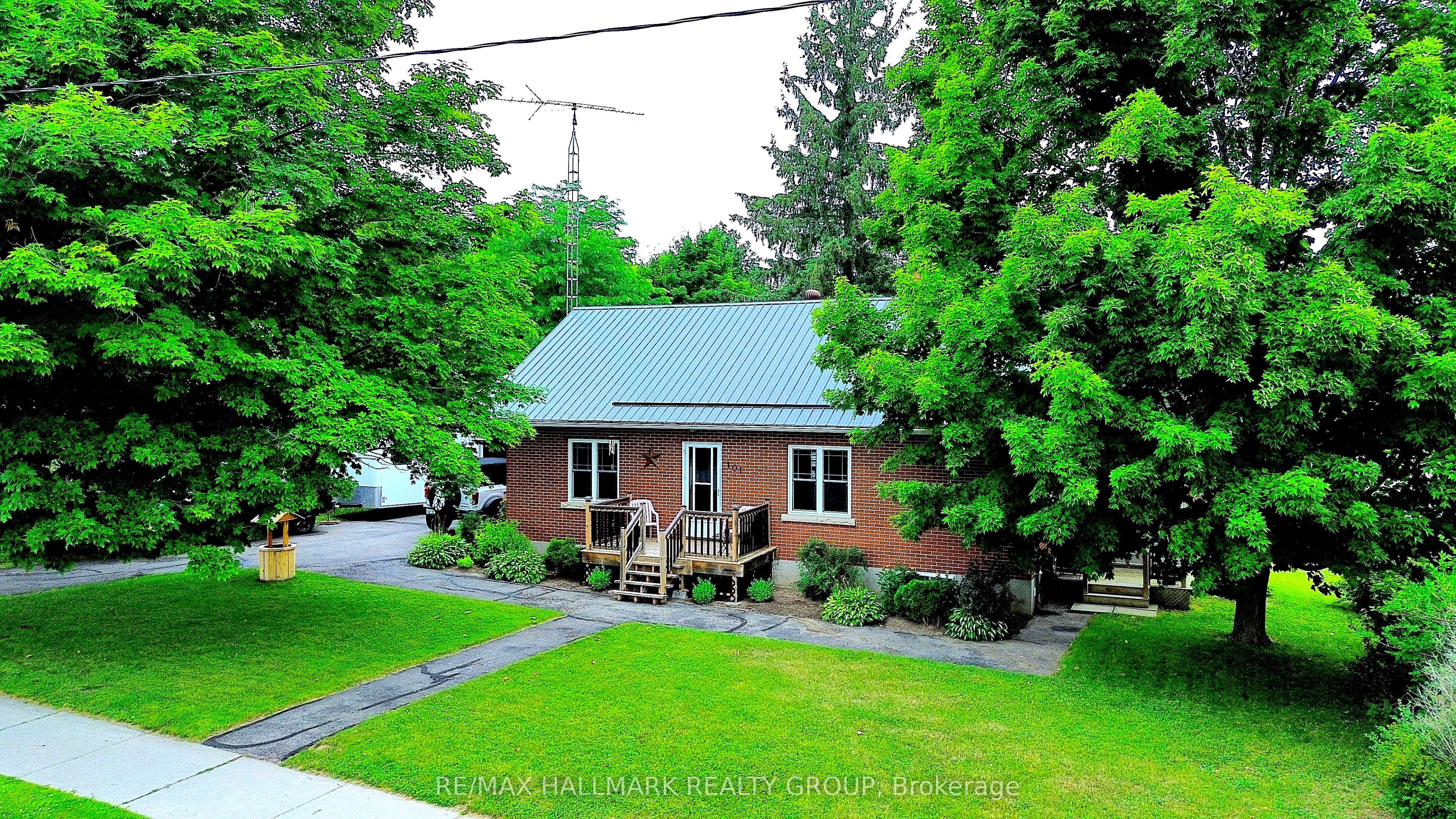 101 Clarence St
