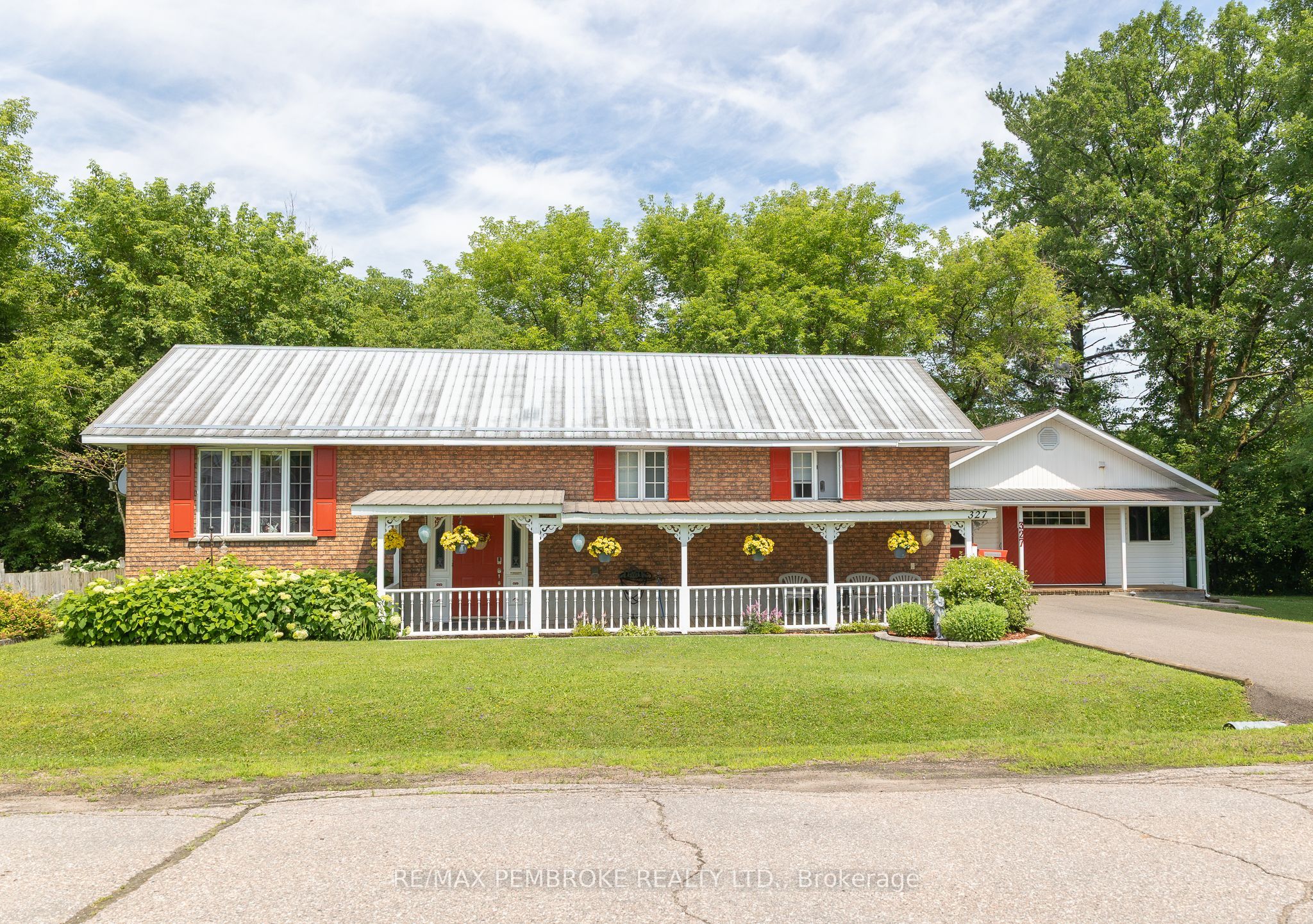 327 Park Avenue Property Photo 1