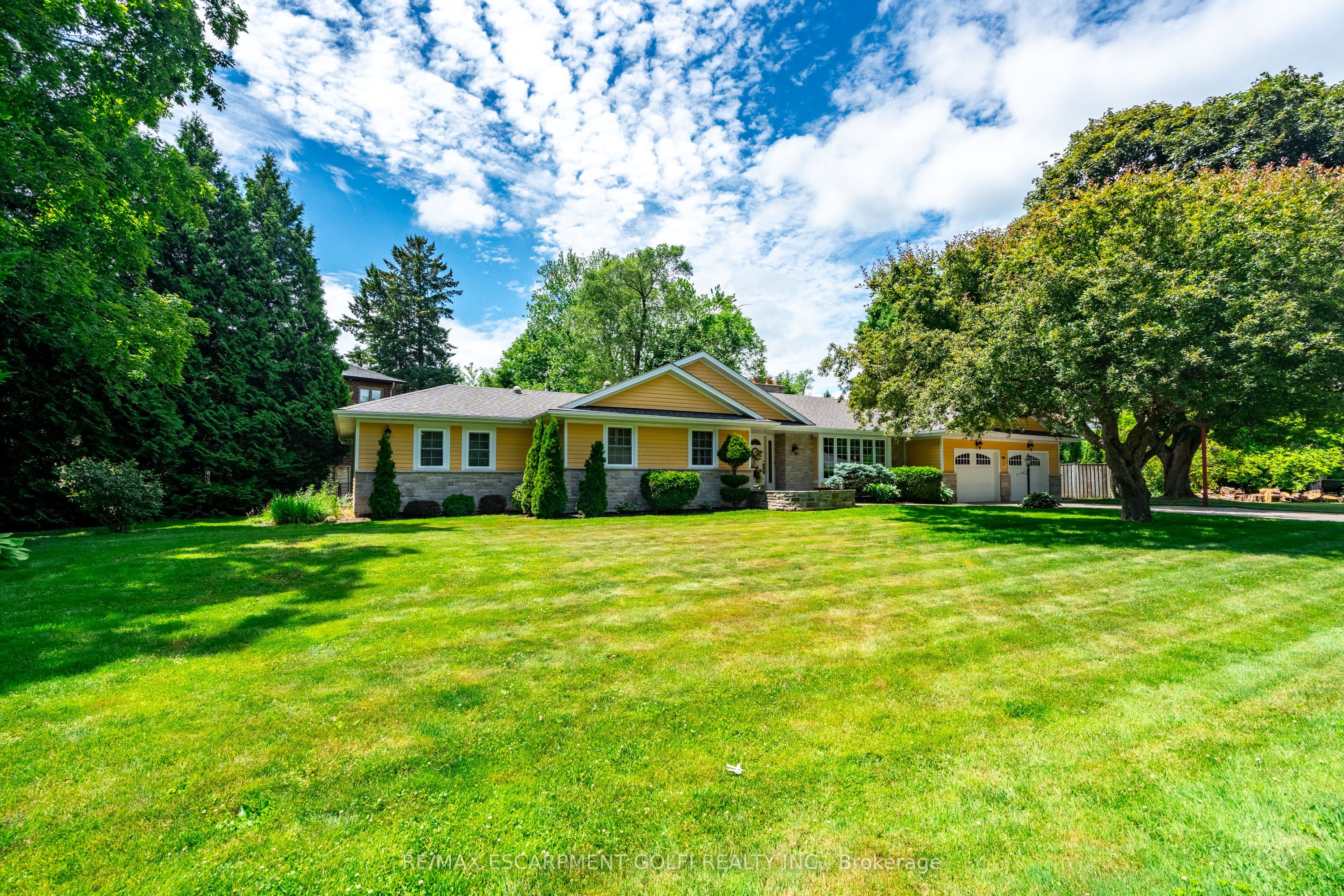 98 Hadley Drive Property Photo 3