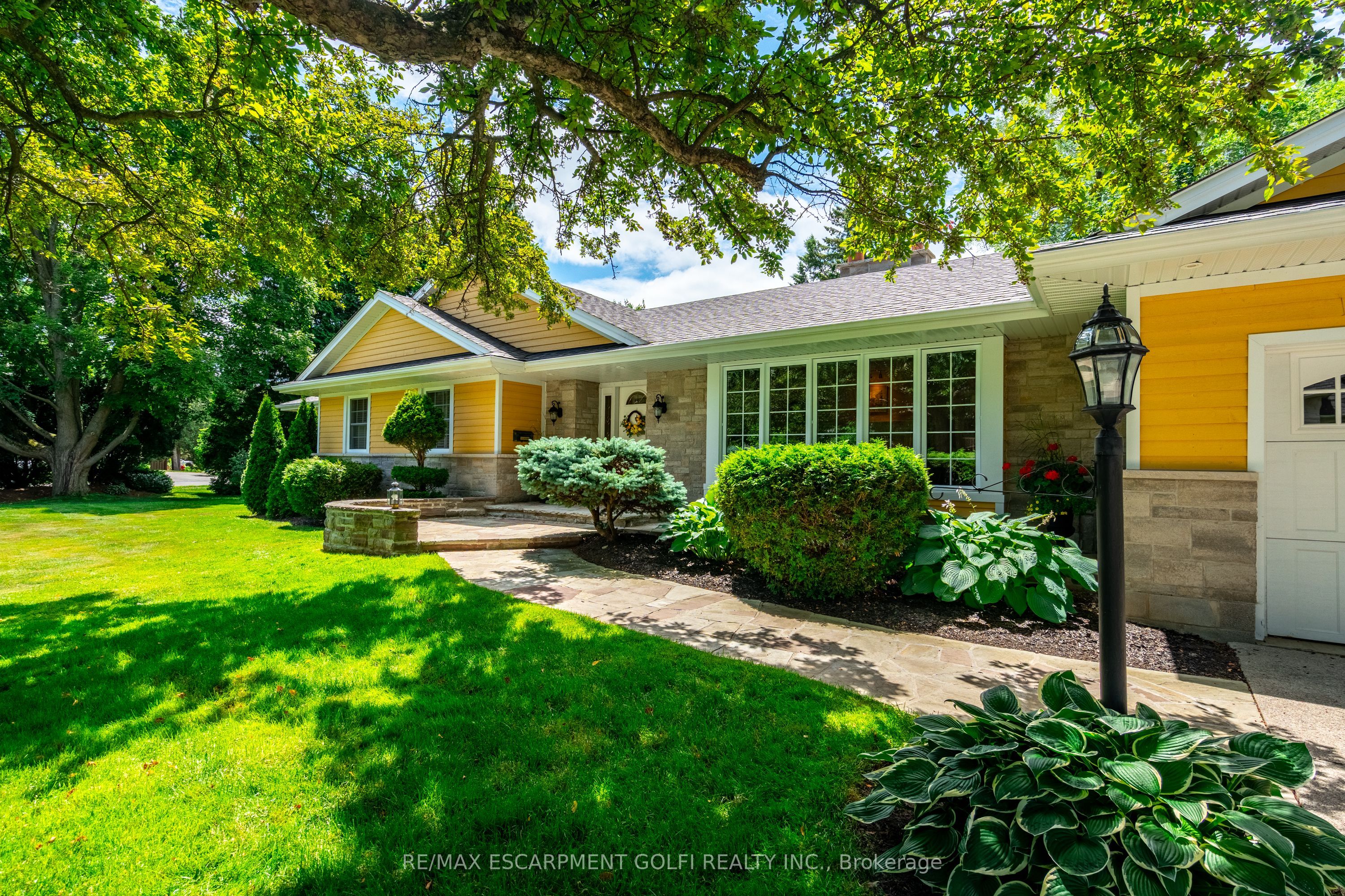 98 Hadley Drive Property Photo 4
