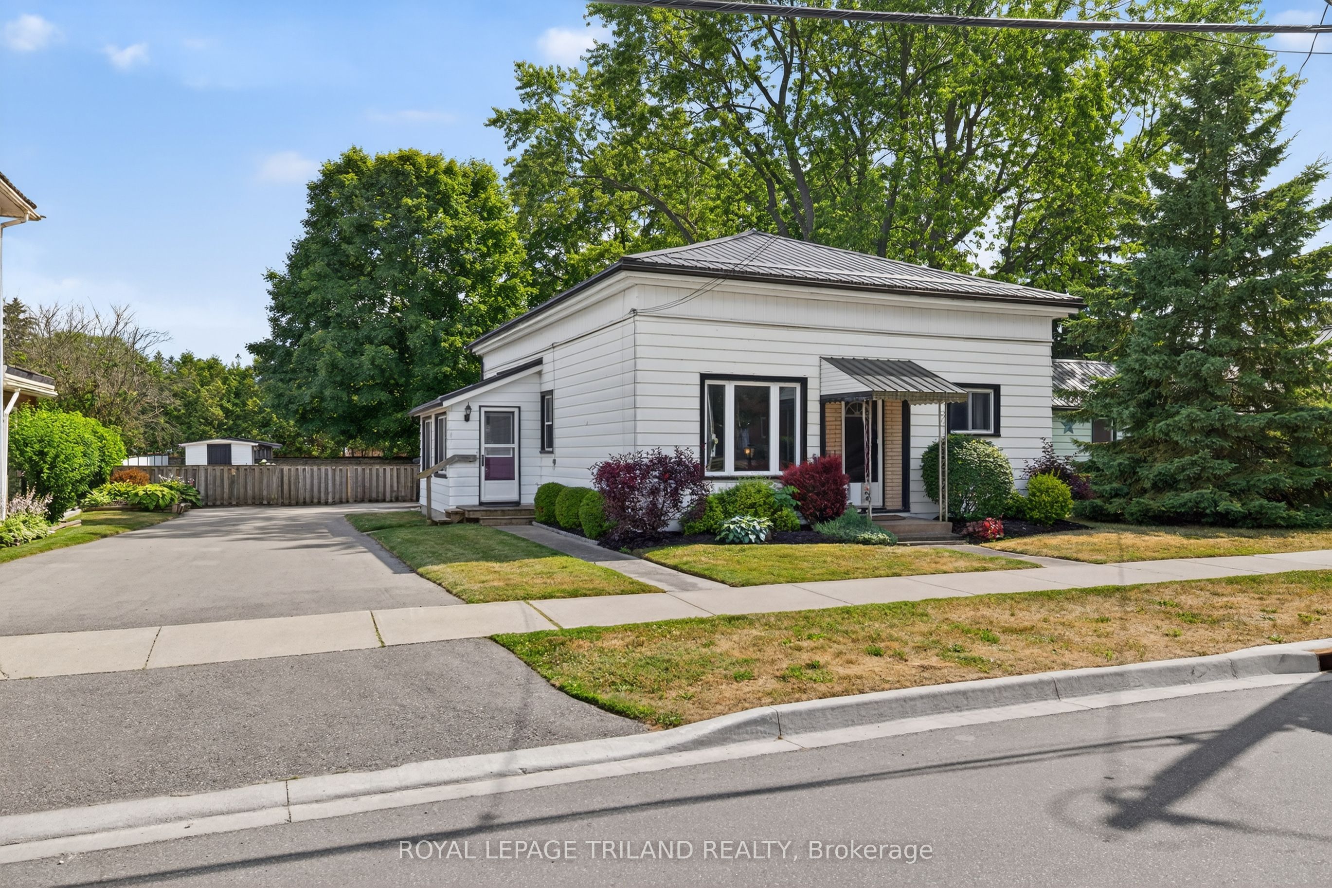 16 Clarence St Property Photo 1