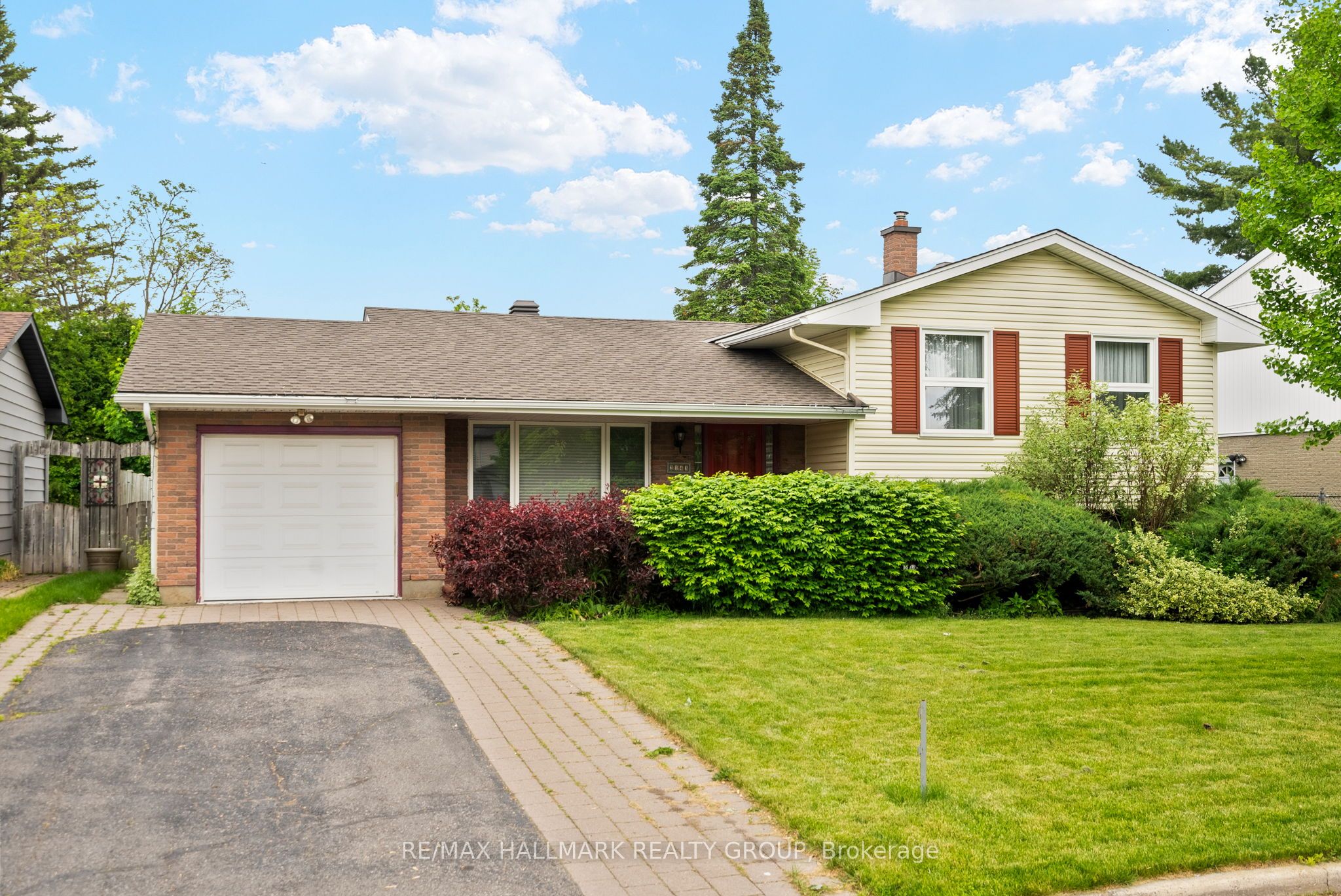 2143 Hubbard Crescent Property Photo 1