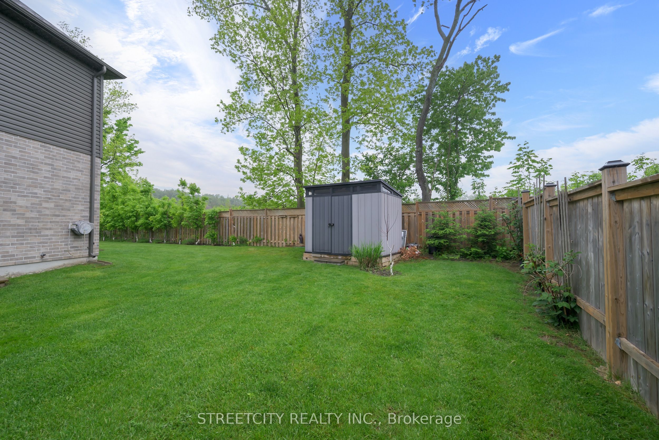 1061 Eagletrace Drive 35 Property Photo 3