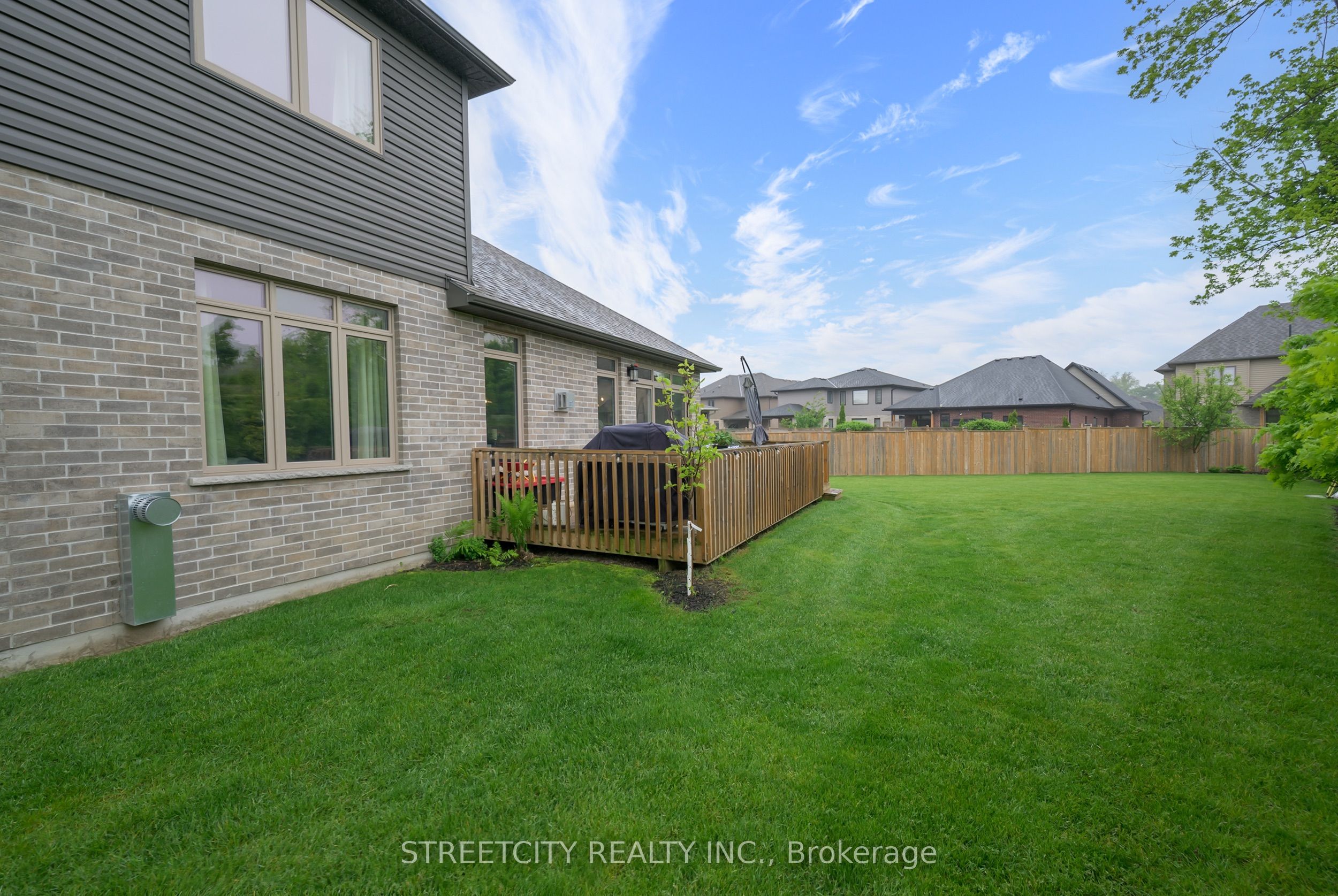 1061 Eagletrace Drive 35 Property Photo 5