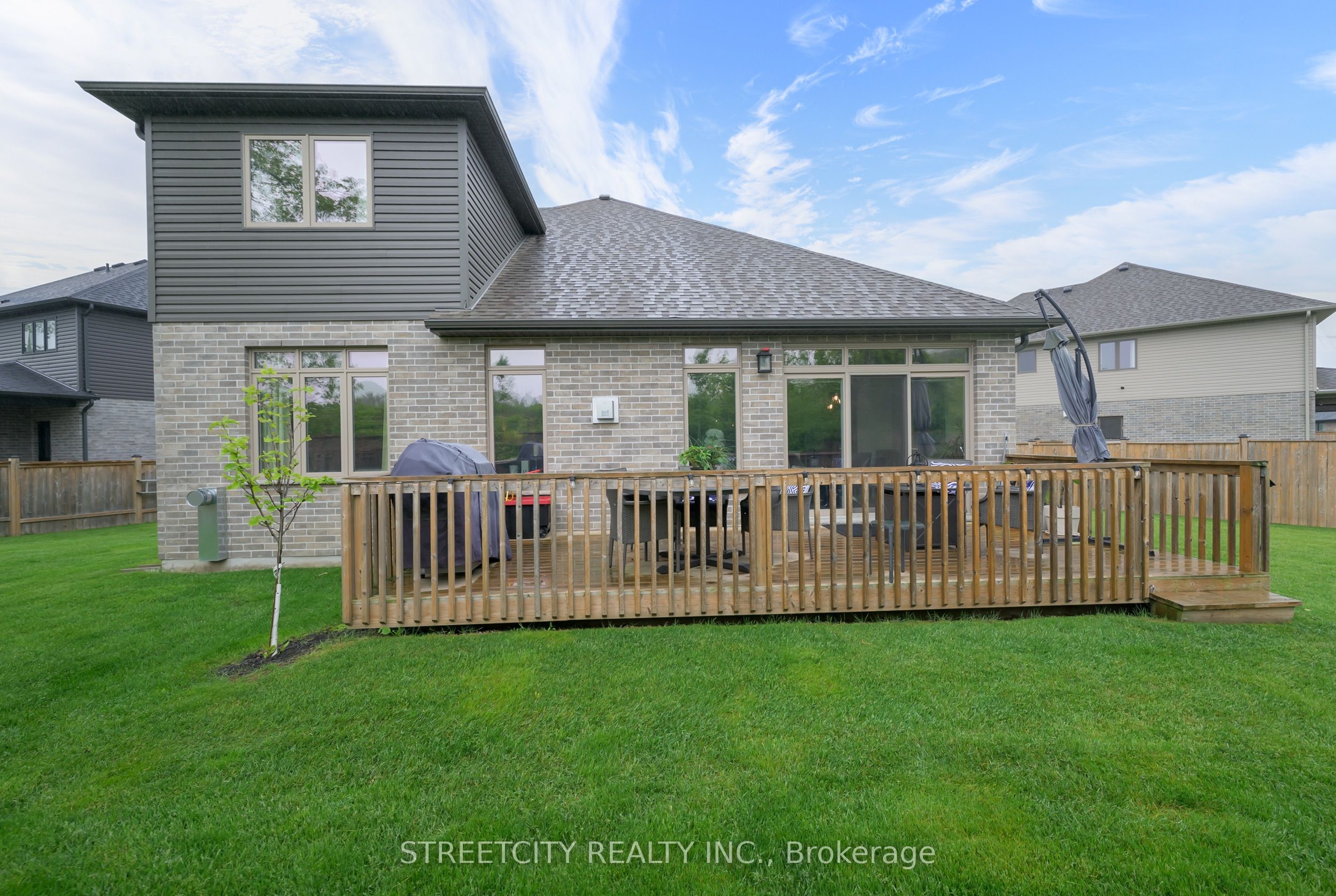 1061 Eagletrace Drive 35 Property Photo 6