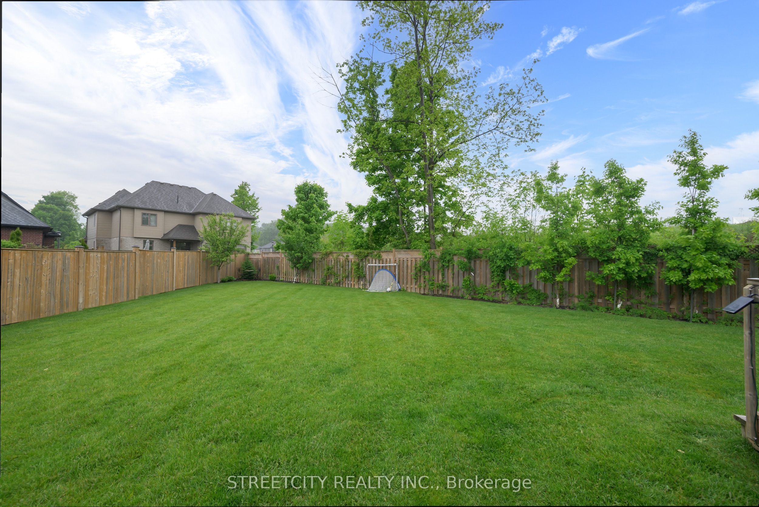 1061 Eagletrace Drive 35 Property Photo 8