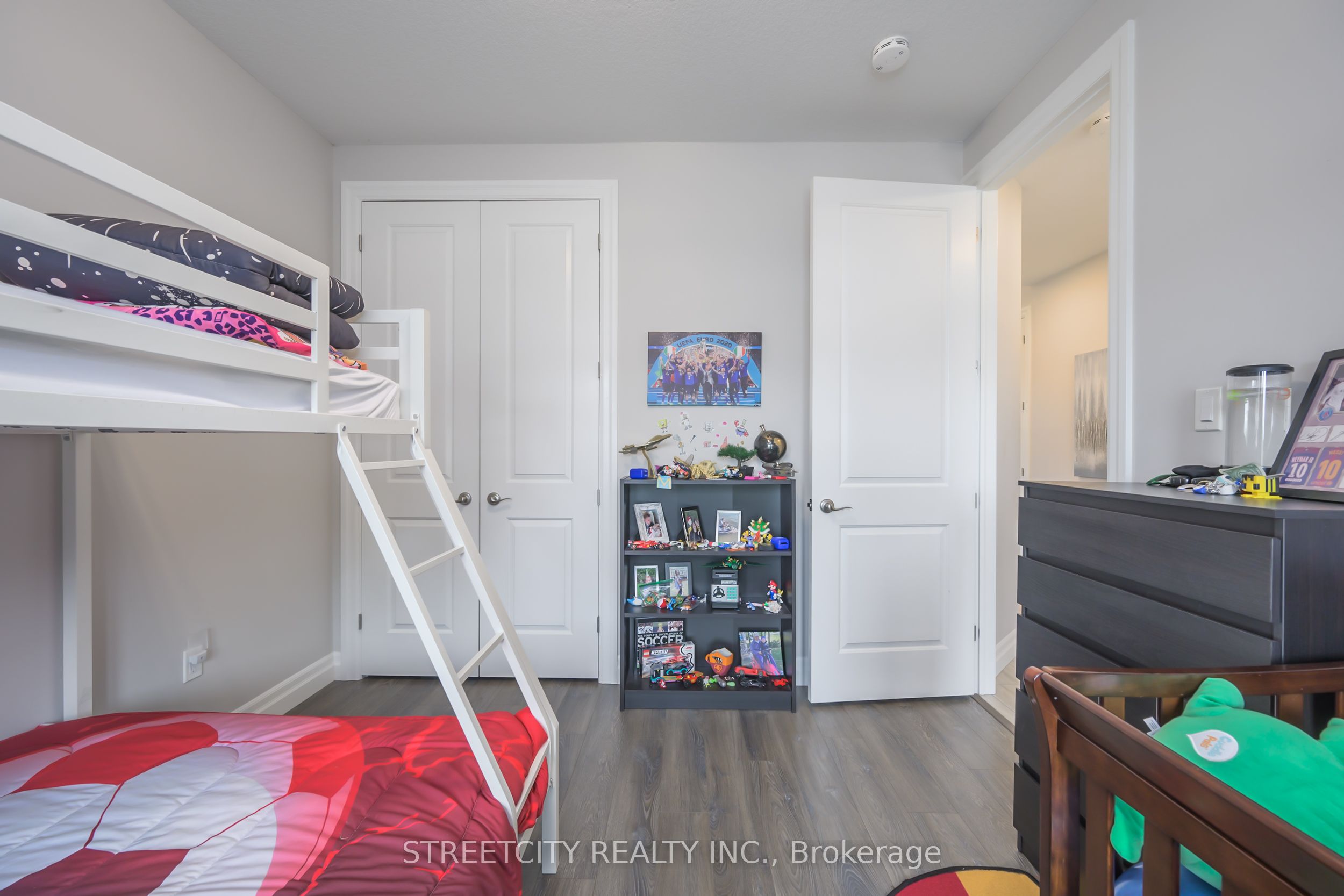 1061 Eagletrace Drive 35 Property Photo 15