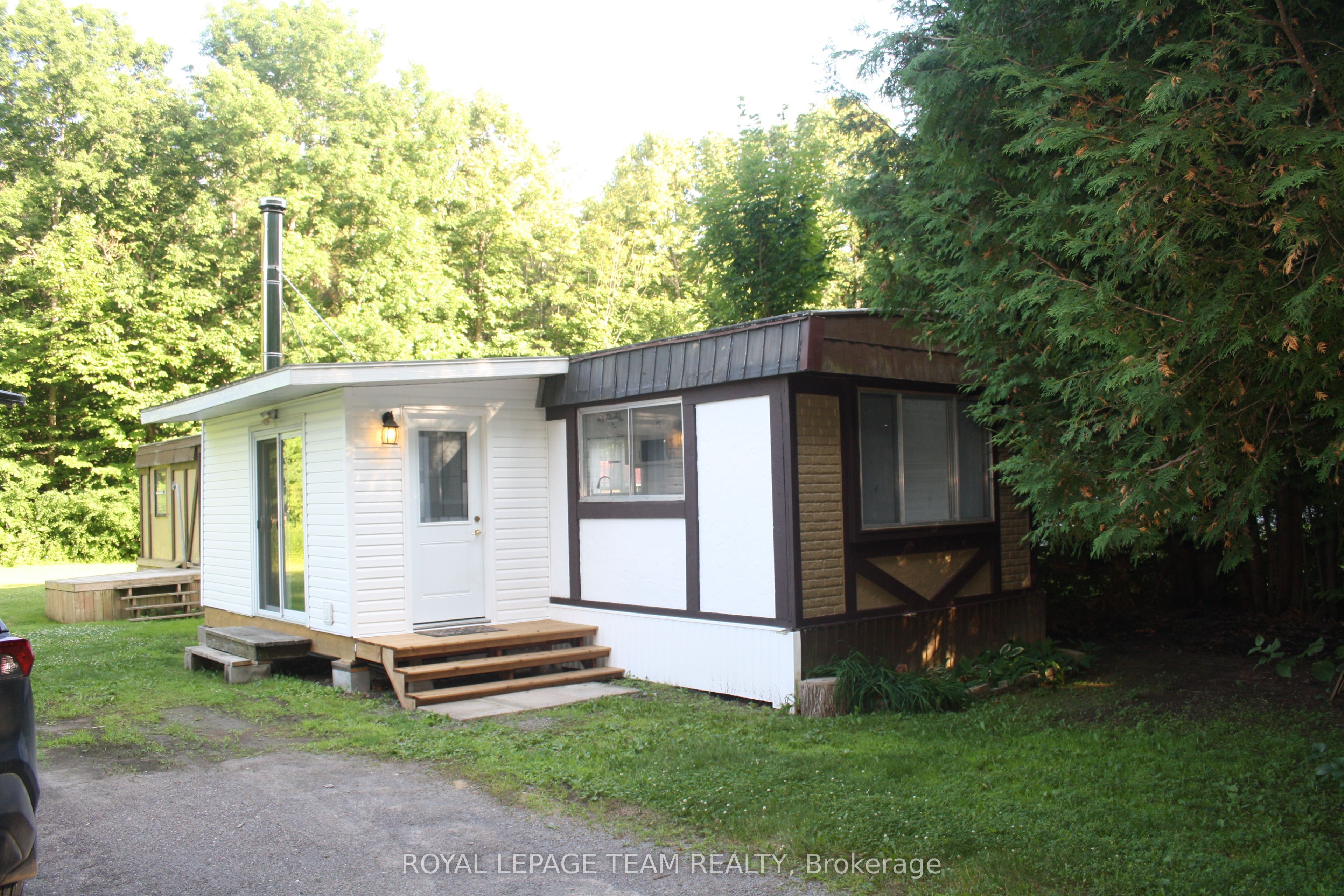 27 Jennifer Ln Property Photo 1