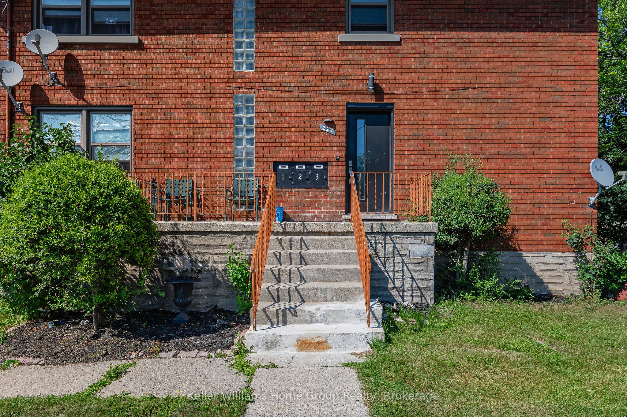 228 Connaught Street Property Photo 3