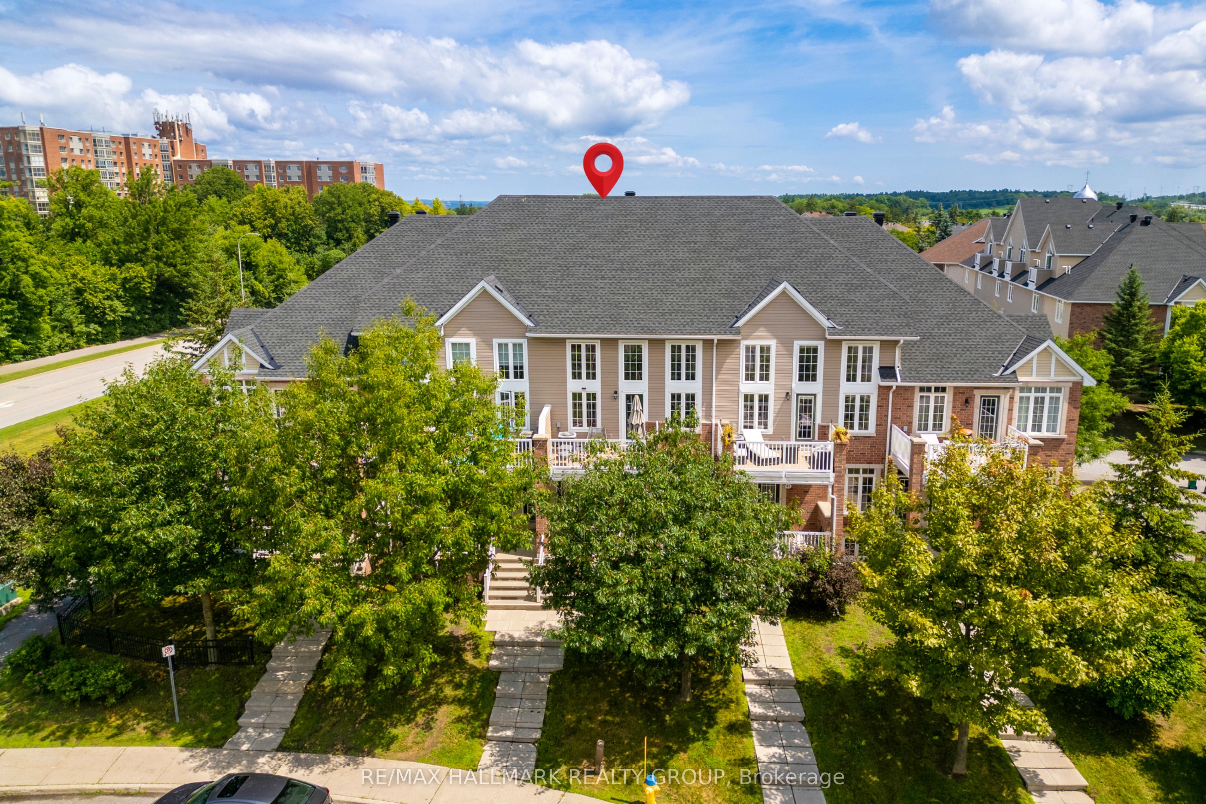 39 Hawkstone Gt Property Photo 1