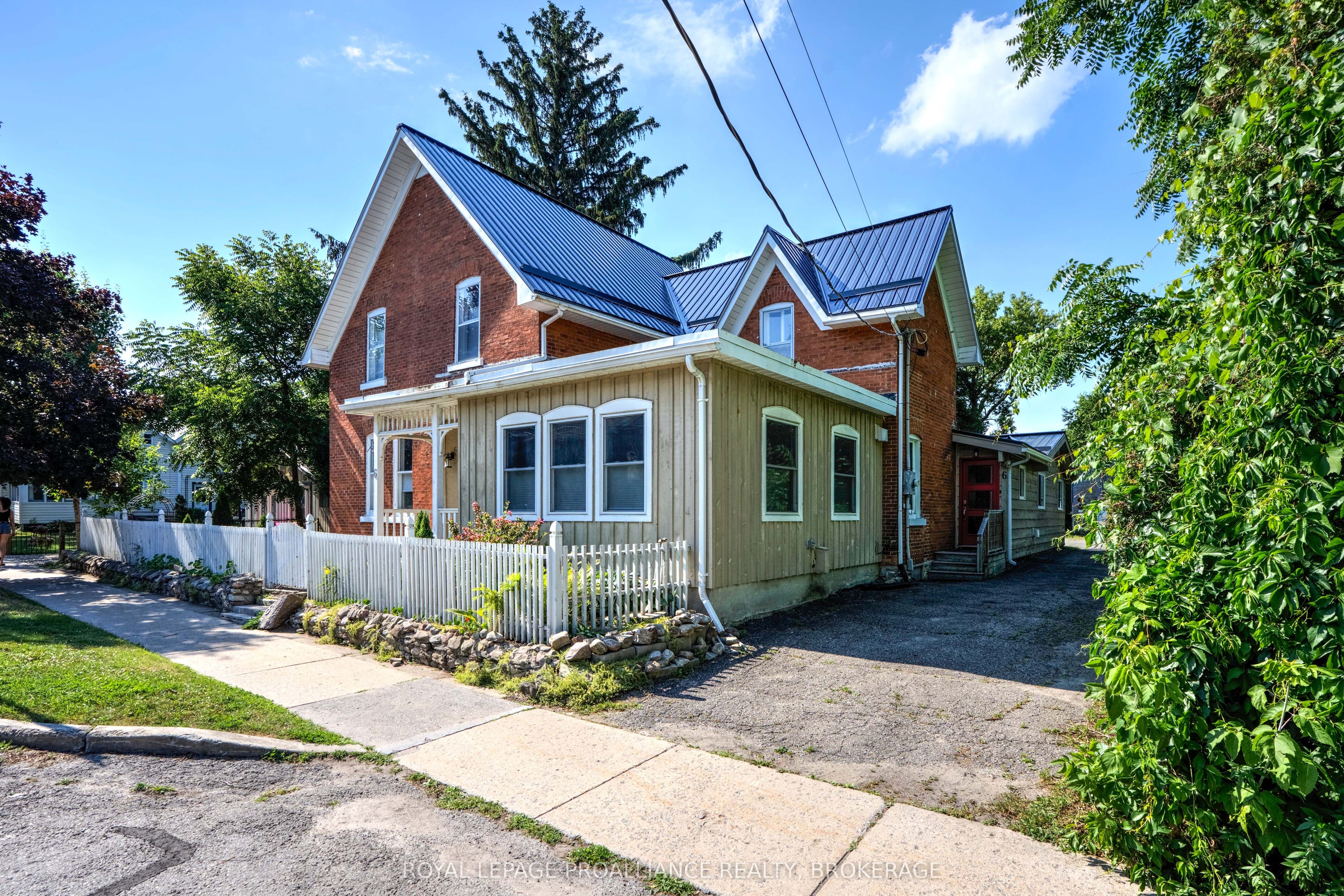 6 Spring Street N Property Photo 1