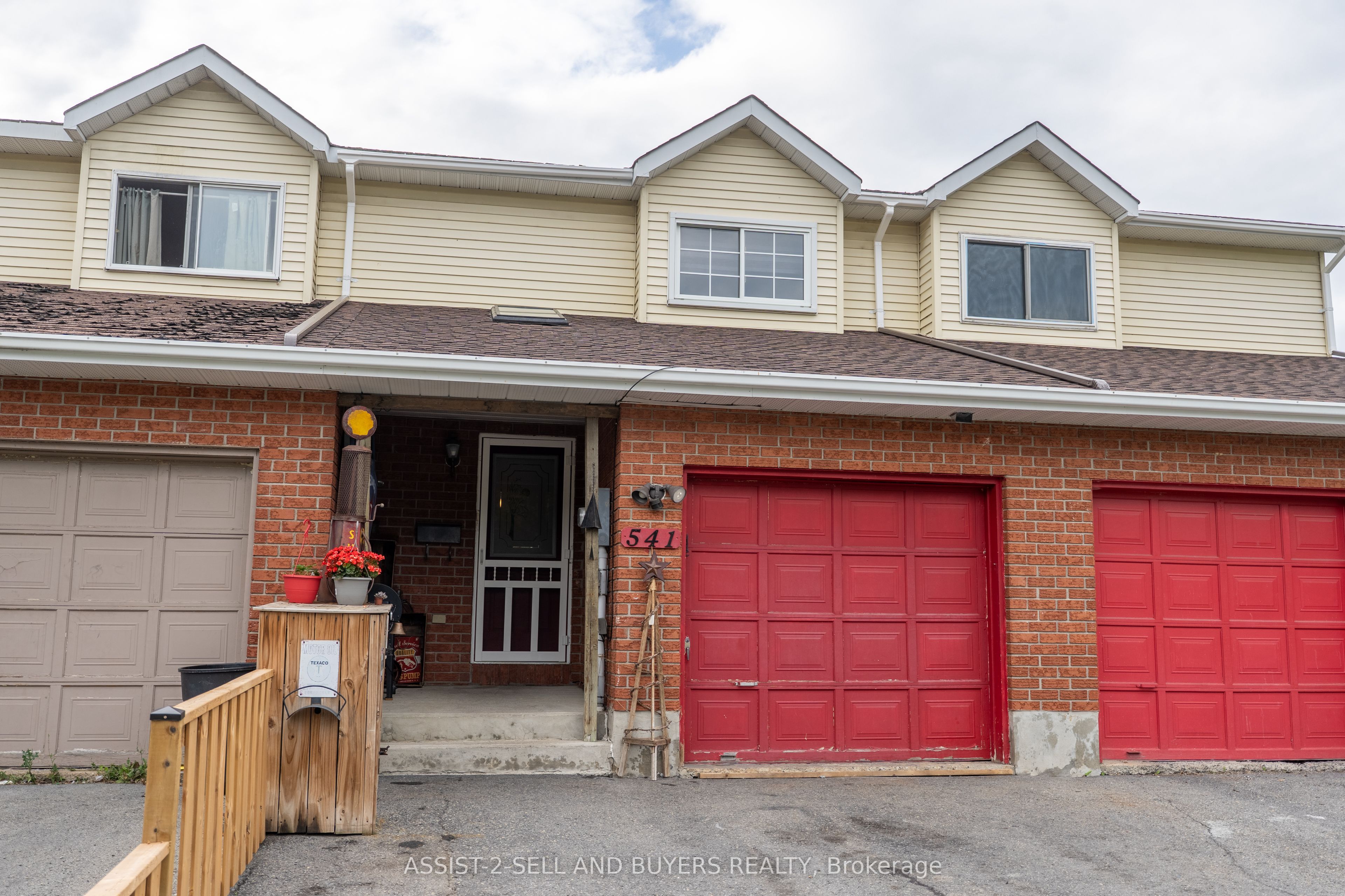 541 Mercier Ave W Property Photo 1