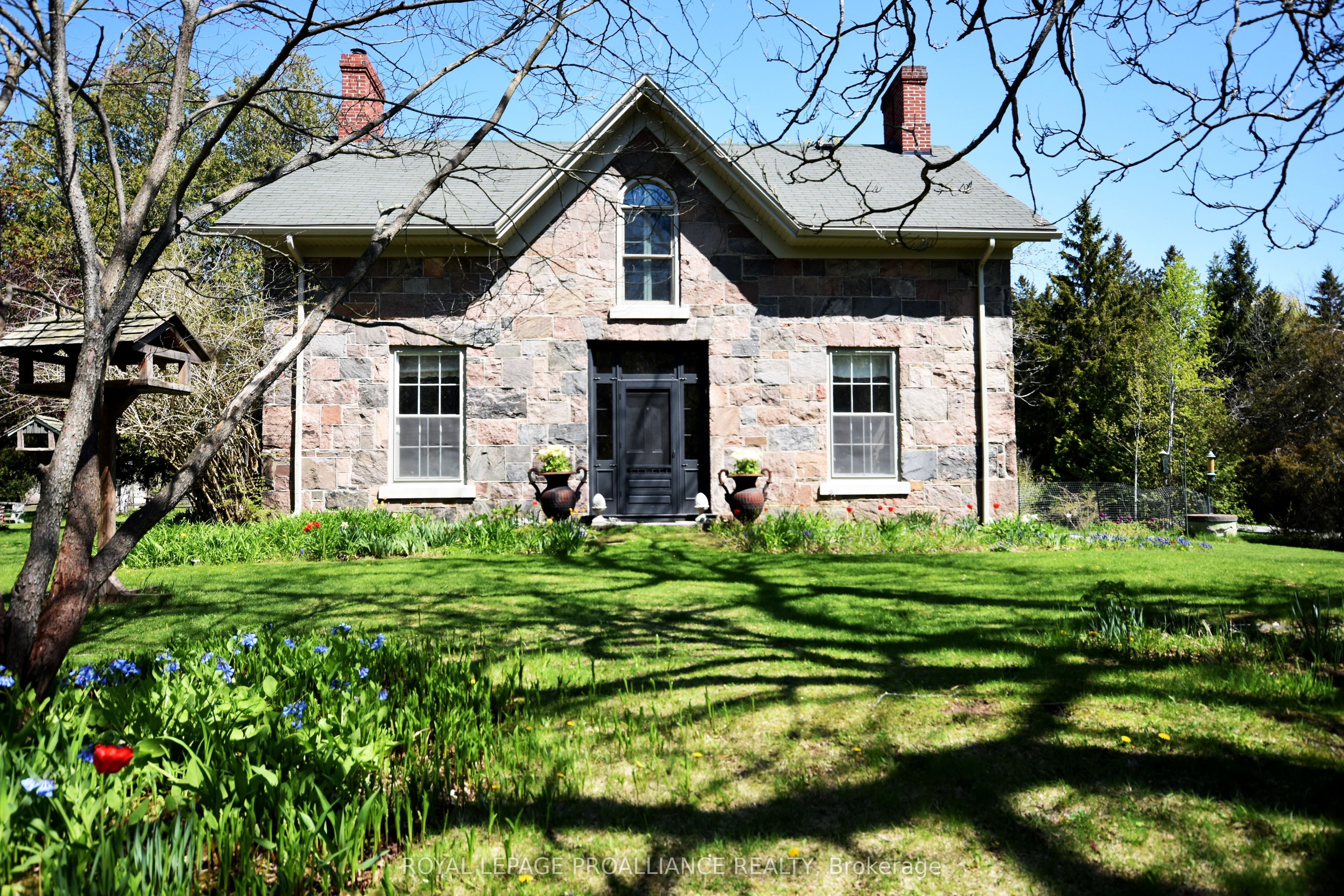 5024 Jamieson Road N Property Photo 1