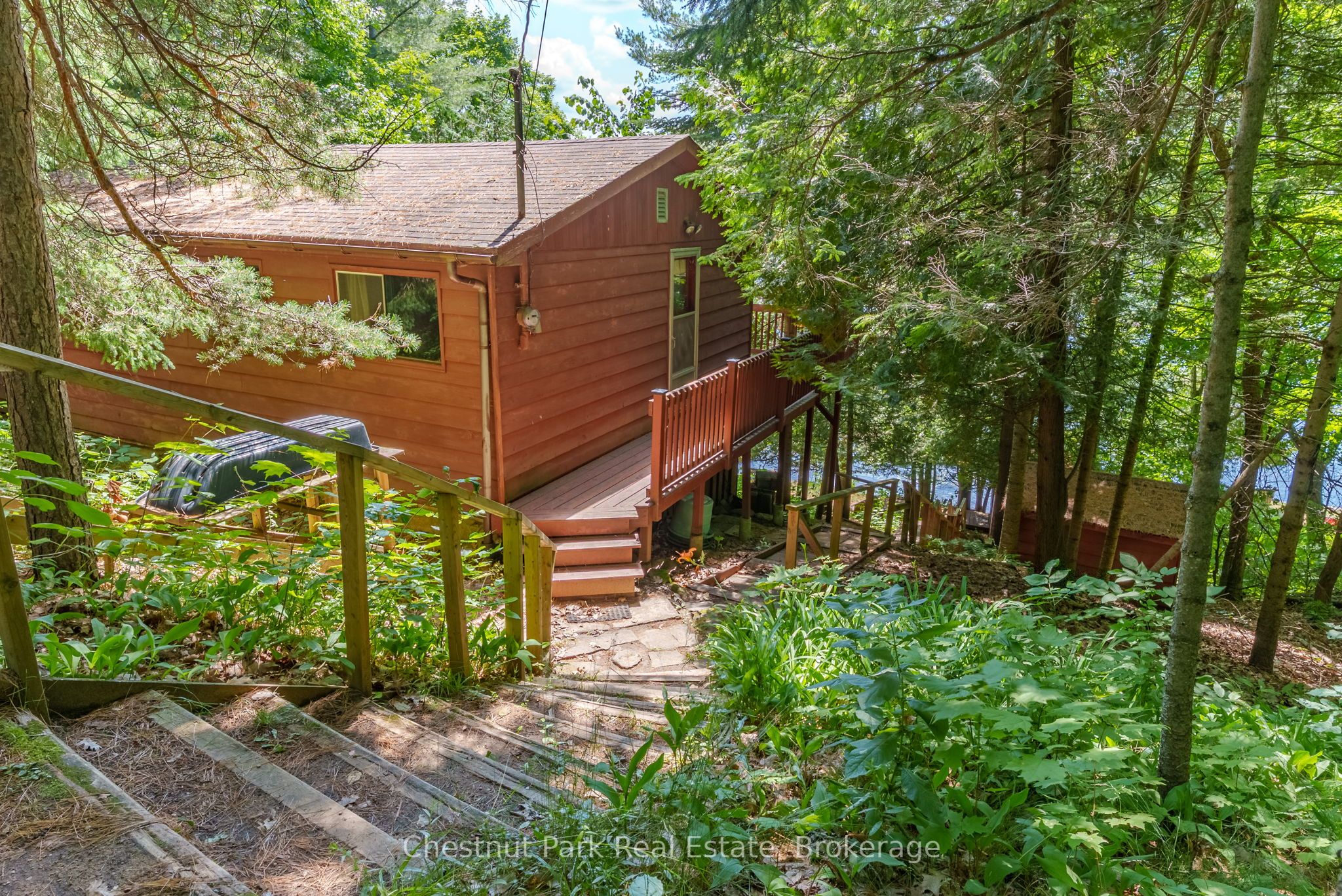 1054 Deewood Dr Property Photo 1