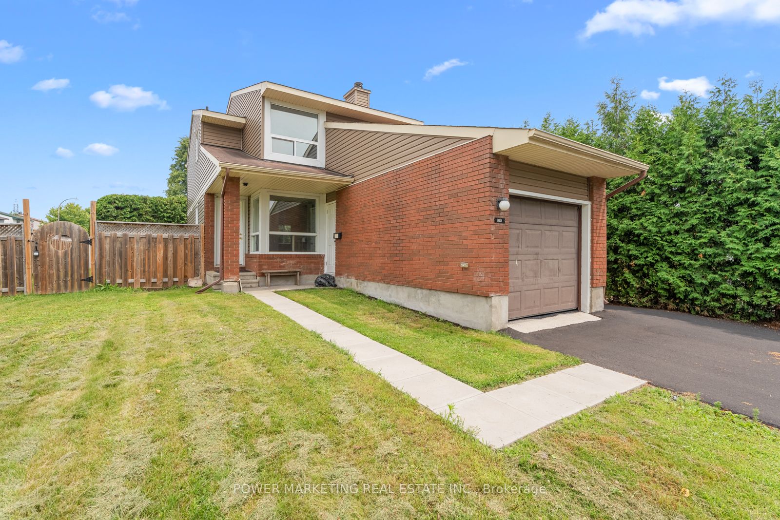1631 Saxony Crescent Property Photo 1