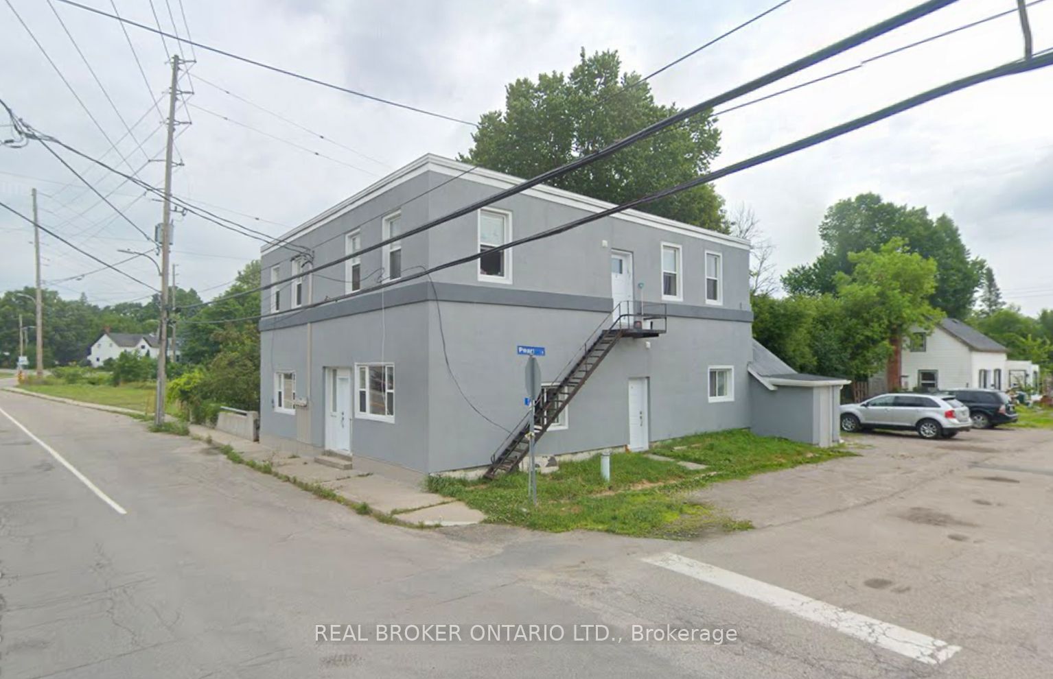 17 Main St E