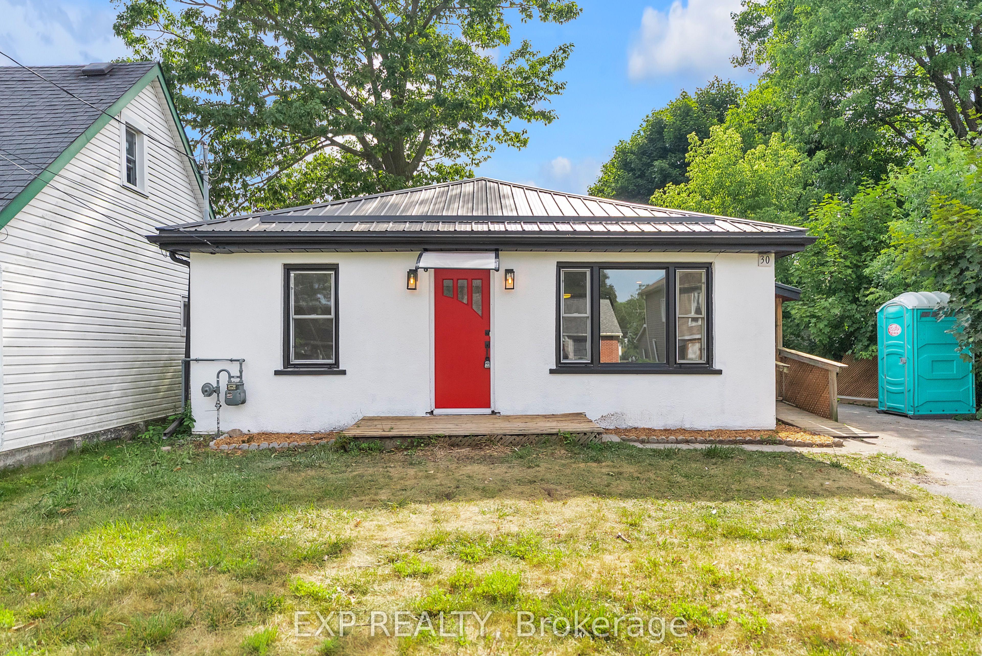 30 Leonard Avenue Property Photo 1