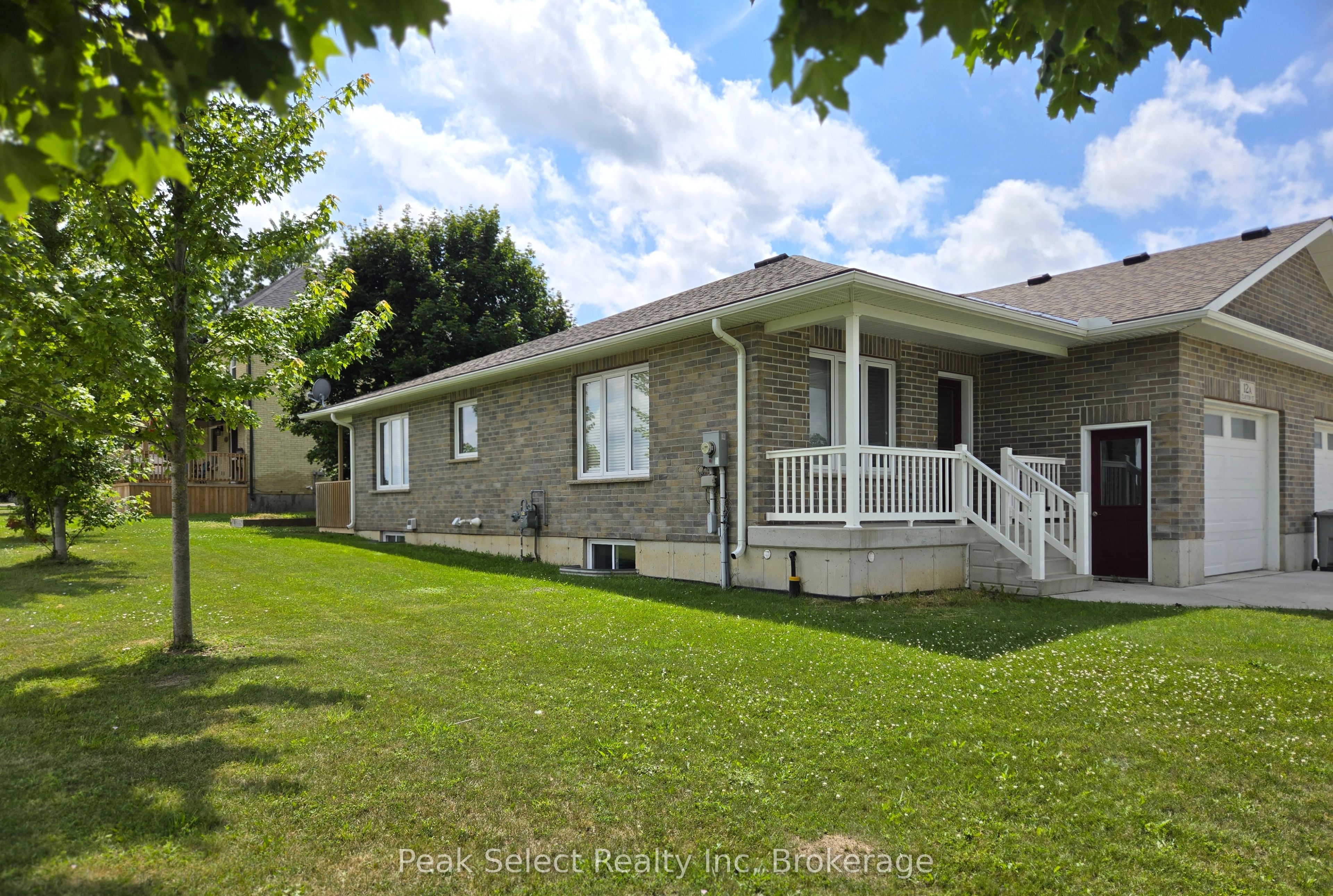 12 Clayton St