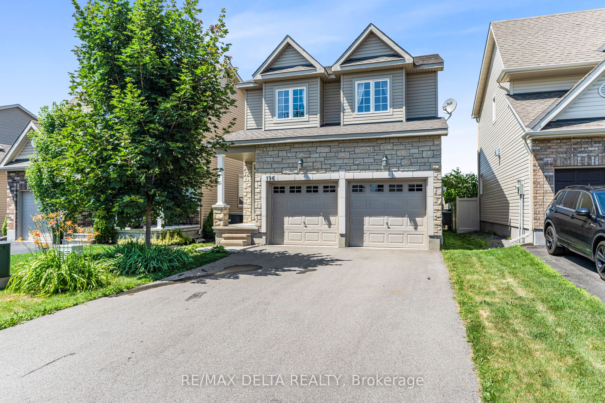 196 Onyx Crescent Property Photo 1