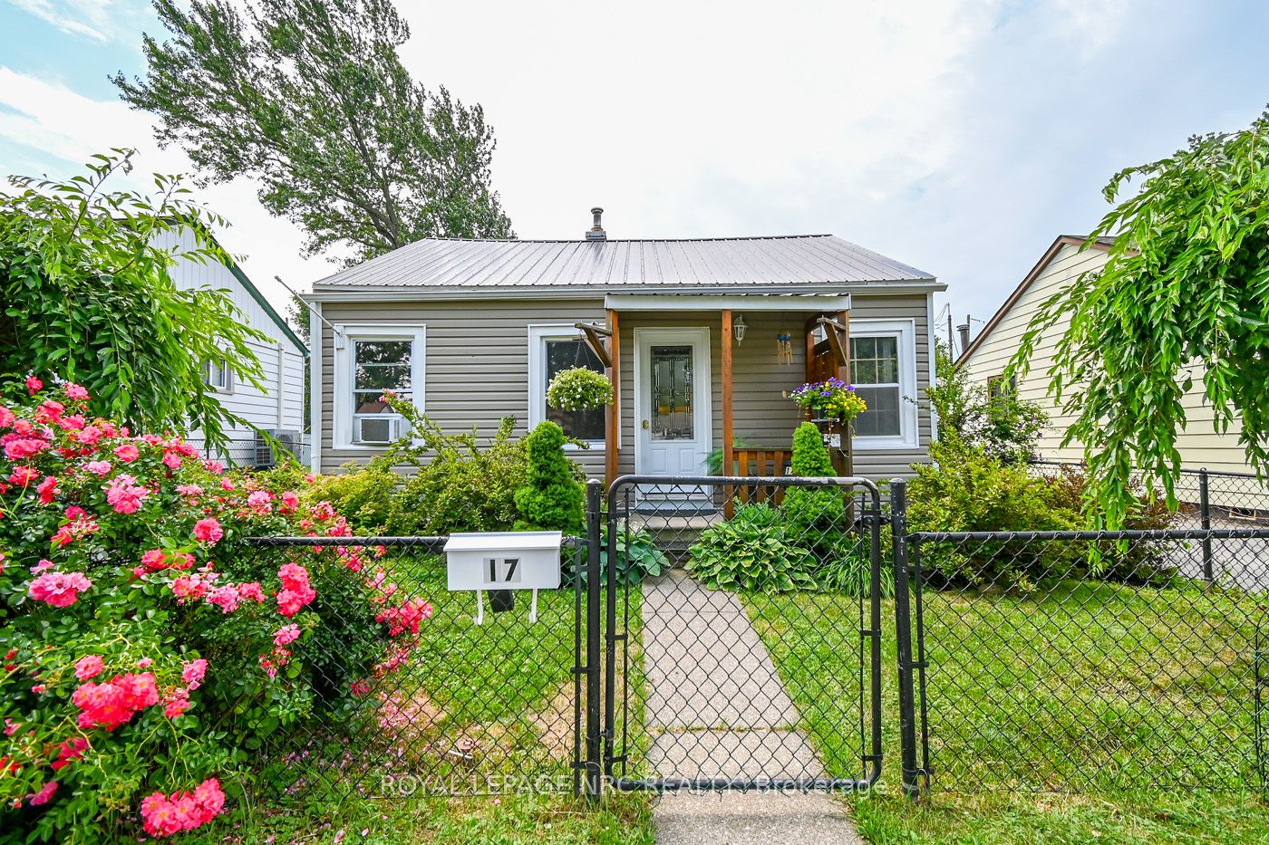 17 Dunkirk Ct Property Photo 1
