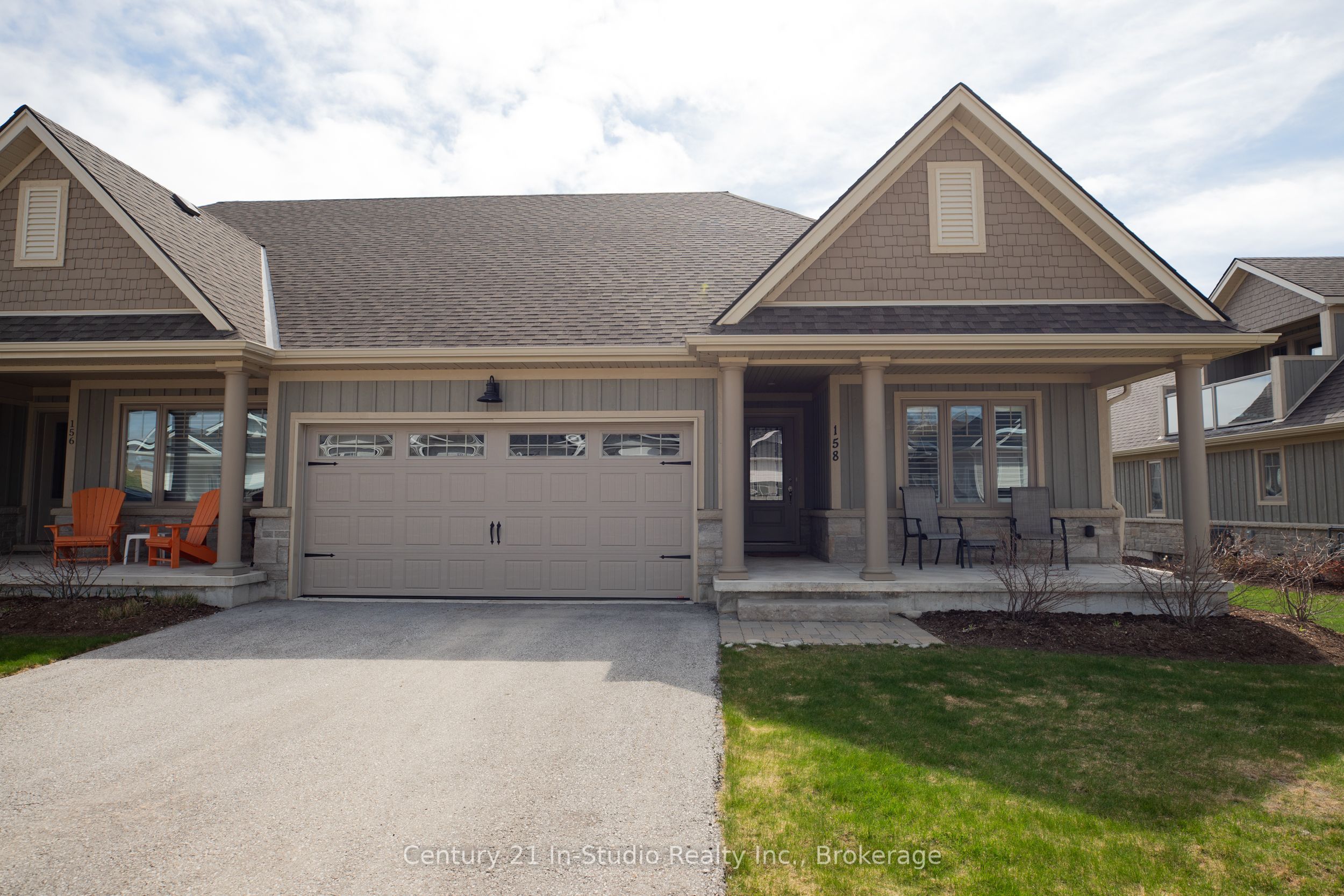 158 Hawthorn Crescent Property Photo 1