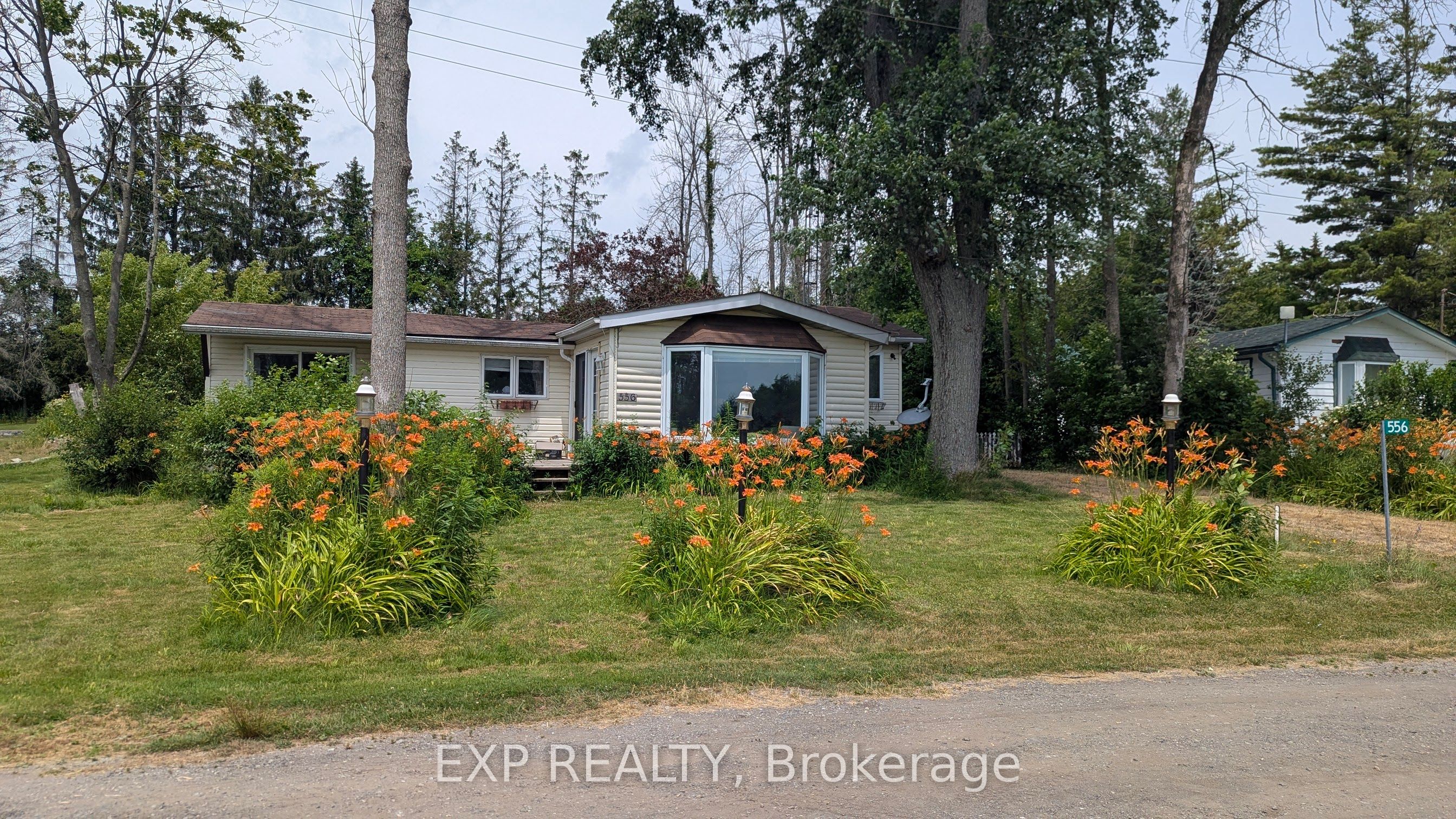 556 N Shore Dr W Property Photo 1